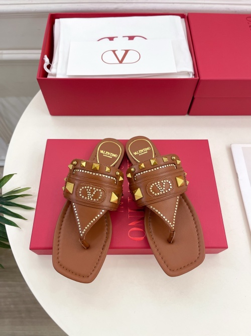 Valentino Garavani Roman Stud Thong Sandals - Brown Leather - Size 35-39