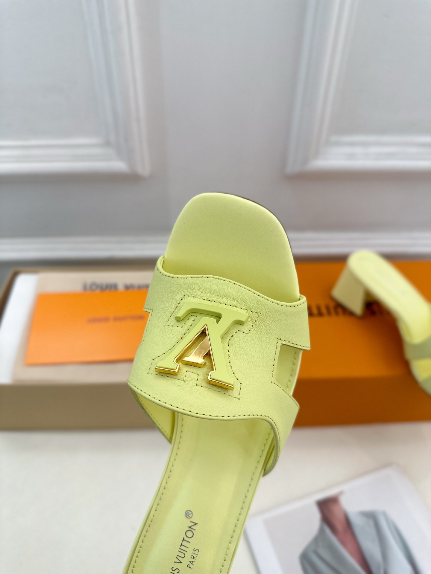 LV  | 路易威登  25𝐬𝐬 

🧡💚2025春夏新款 顶级版本⚠️
专柜主打最新款 V形方跟镂空拖