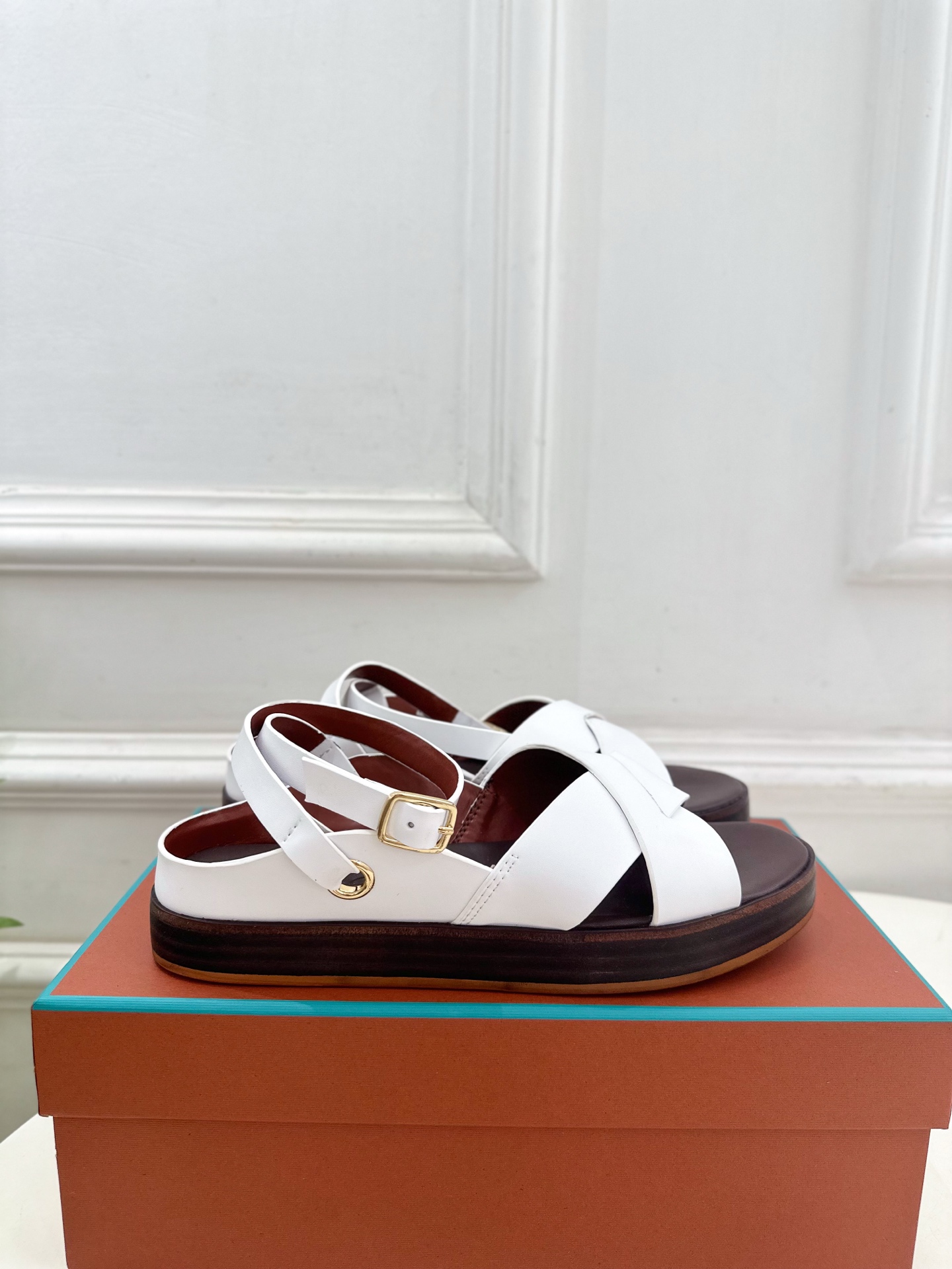 Loro Piana 乐悠翩雅 代购级别⚠️2025春夏新品 LEO平底露趾交叉凉鞋 —————————