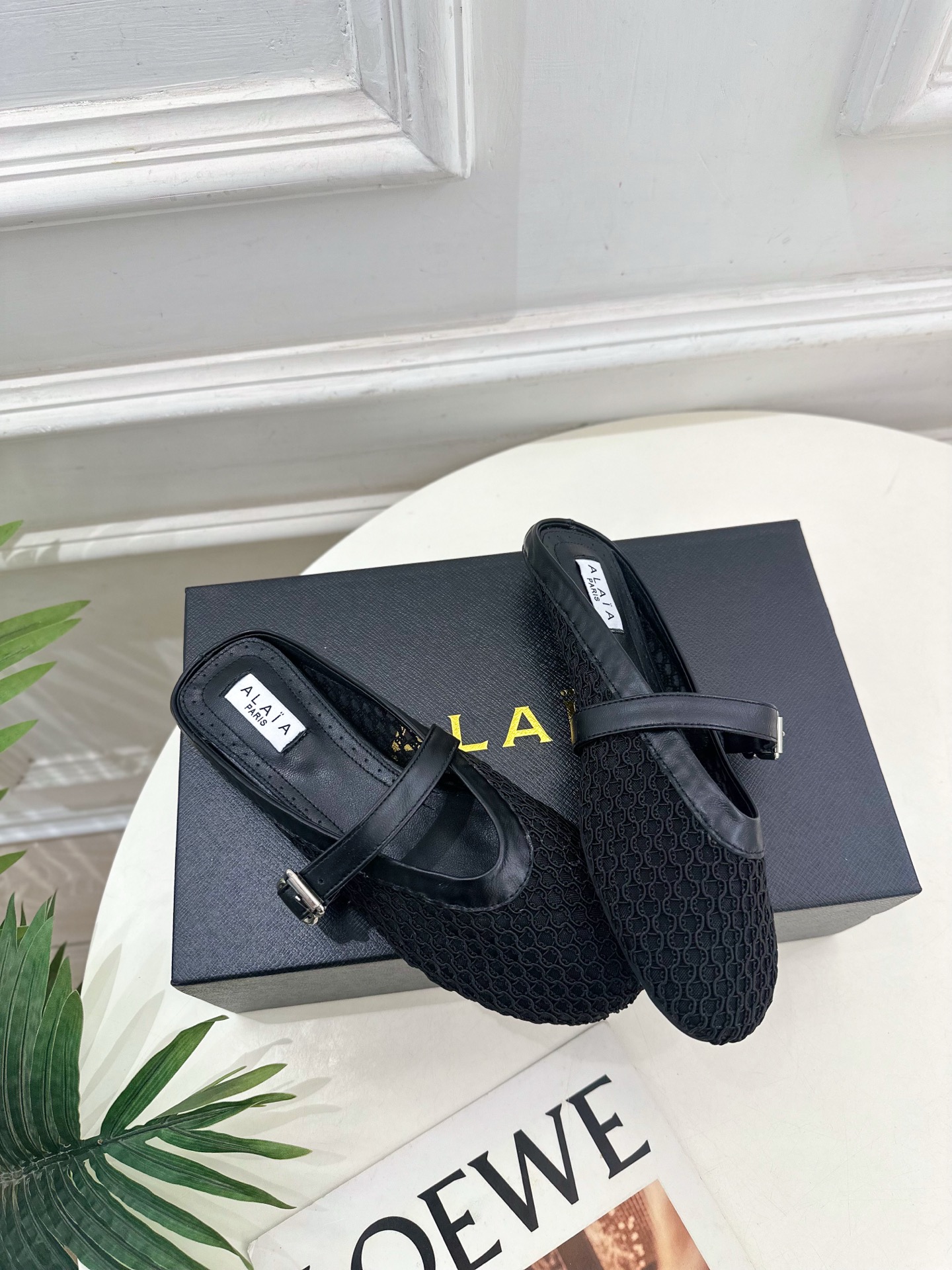 ALAÏA 阿莱亚25SS春夏新品 平底网面穆勒半拖鞋
—————————
Alaïa作为这两年最受欢迎