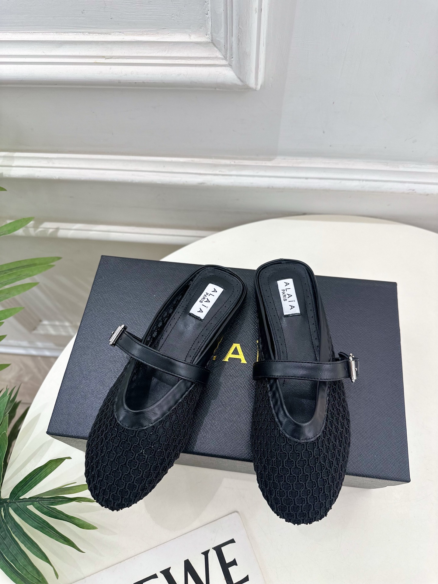 ALAÏA 阿莱亚25SS春夏新品 平底网面穆勒半拖鞋
—————————
Alaïa作为这两年最受欢迎