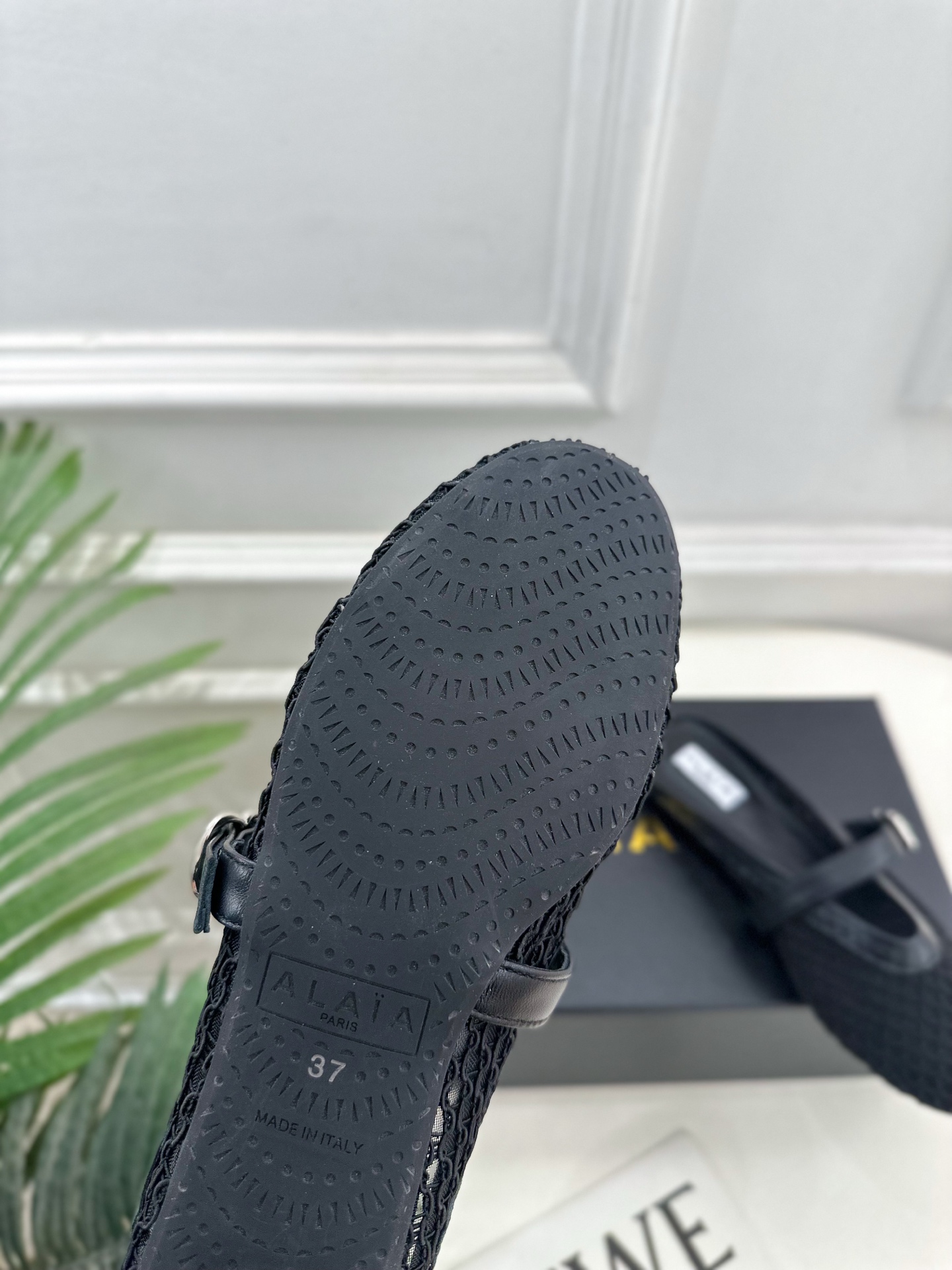 ALAÏA 阿莱亚25SS春夏新品 平底网面穆勒半拖鞋
—————————
Alaïa作为这两年最受欢迎