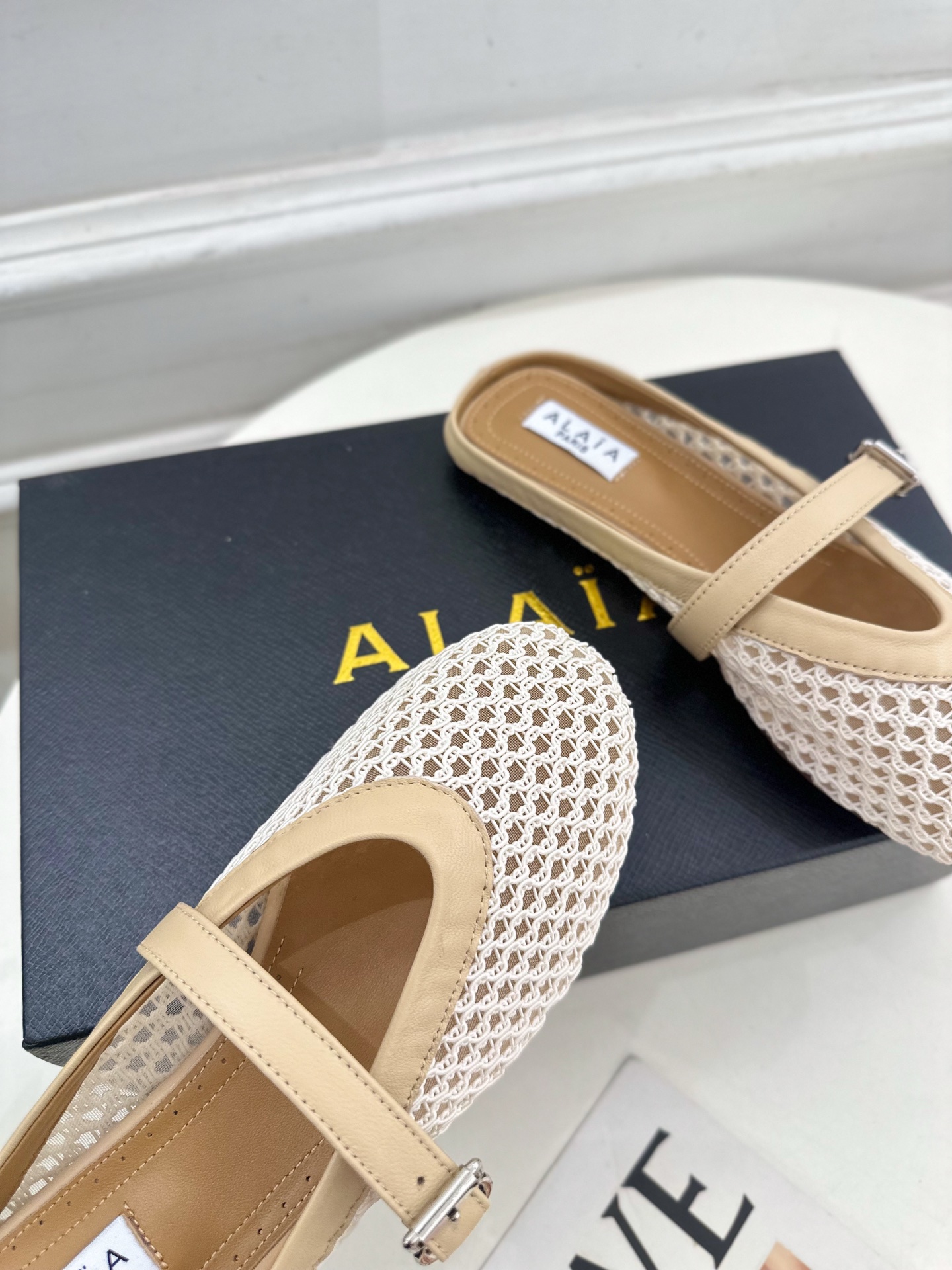 ALAÏA 阿莱亚25SS春夏新品 平底网面穆勒半拖鞋
—————————
Alaïa作为这两年最受欢迎