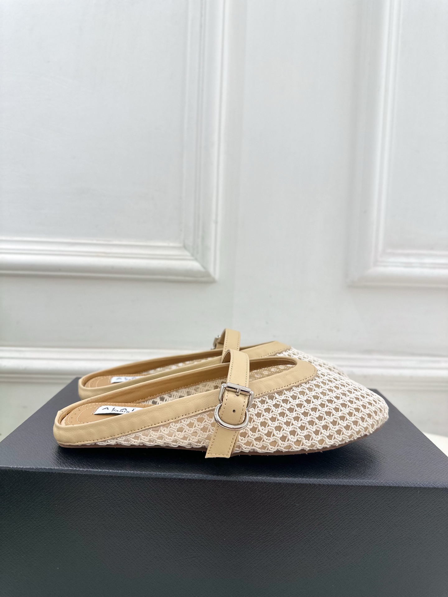 ALAÏA 阿莱亚25SS春夏新品 平底网面穆勒半拖鞋
—————————
Alaïa作为这两年最受欢迎