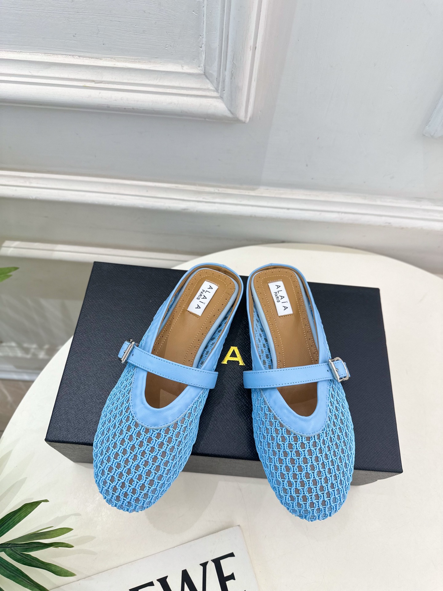 ALAÏA 阿莱亚25SS春夏新品 平底网面穆勒半拖鞋
—————————
Alaïa作为这两年最受欢迎