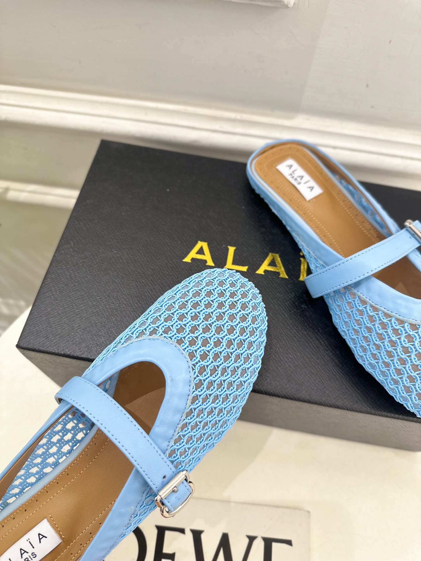 ALAÏA 阿莱亚25SS春夏新品 平底网面穆勒半拖鞋
—————————
Alaïa作为这两年最受欢迎