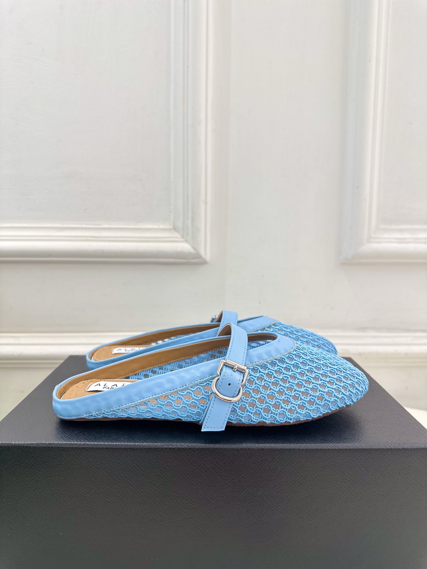 ALAÏA 阿莱亚25SS春夏新品 平底网面穆勒半拖鞋
—————————
Alaïa作为这两年最受欢迎