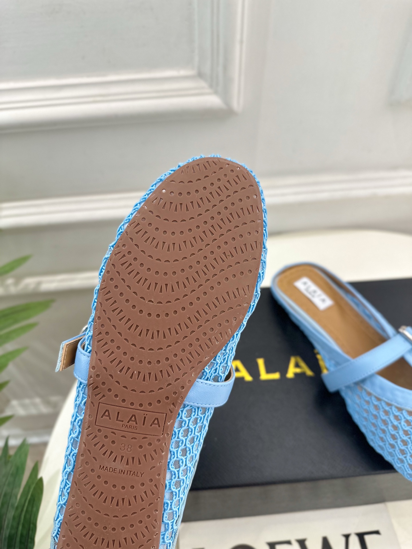 ALAÏA 阿莱亚25SS春夏新品 平底网面穆勒半拖鞋
—————————
Alaïa作为这两年最受欢迎