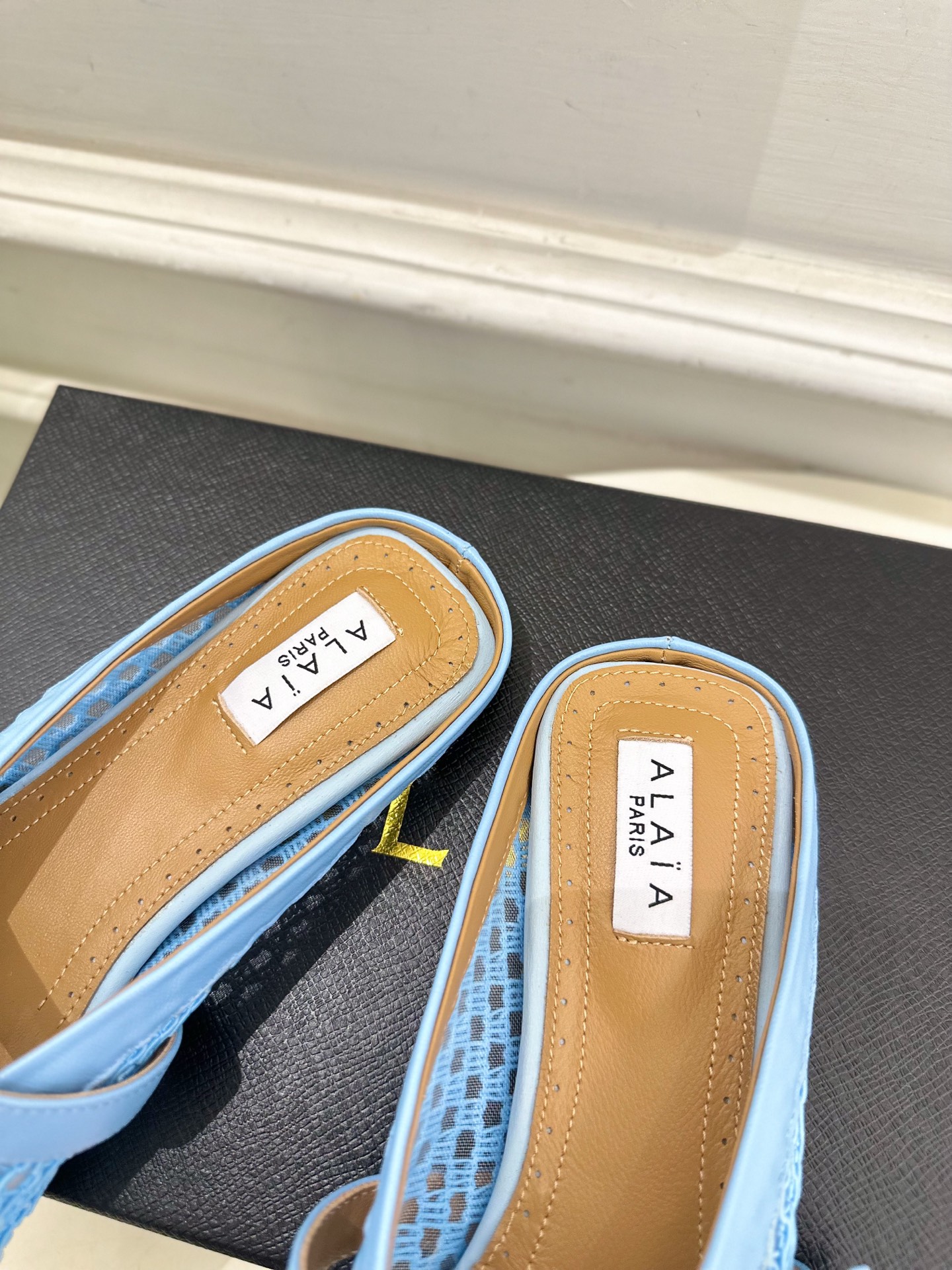 ALAÏA 阿莱亚25SS春夏新品 平底网面穆勒半拖鞋
—————————
Alaïa作为这两年最受欢迎