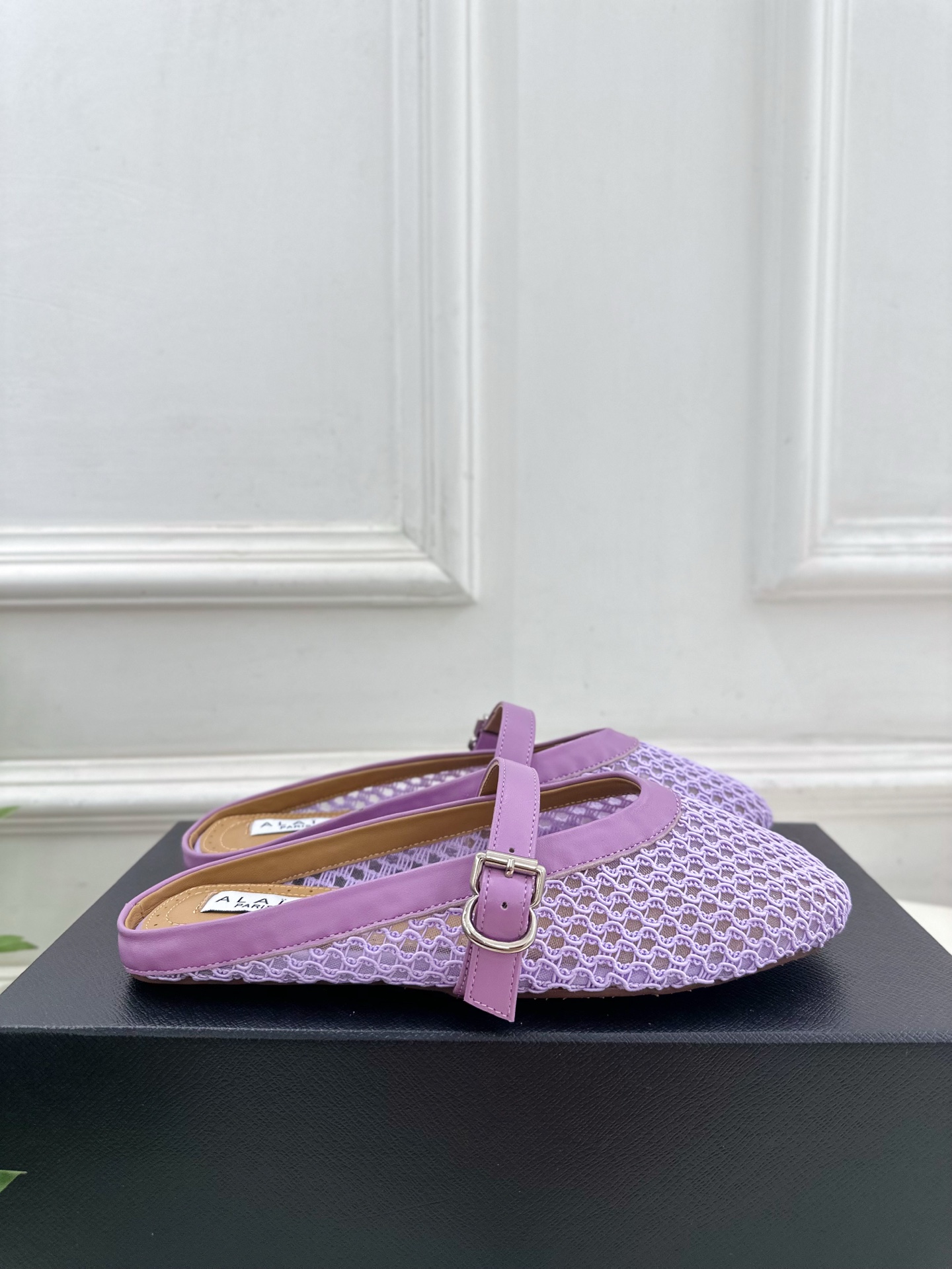 ALAÏA 阿莱亚25SS春夏新品 平底网面穆勒半拖鞋
—————————
Alaïa作为这两年最受欢迎