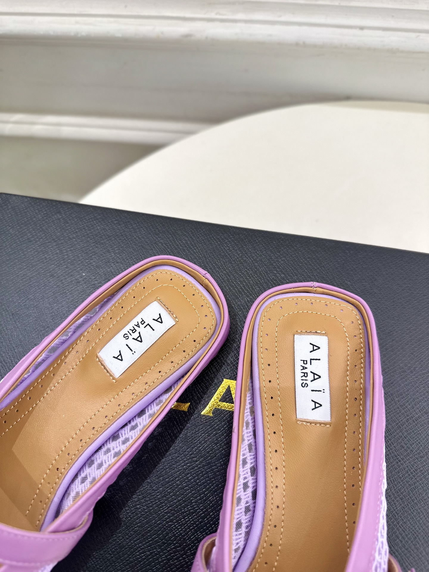 ALAÏA 阿莱亚25SS春夏新品 平底网面穆勒半拖鞋
—————————
Alaïa作为这两年最受欢迎