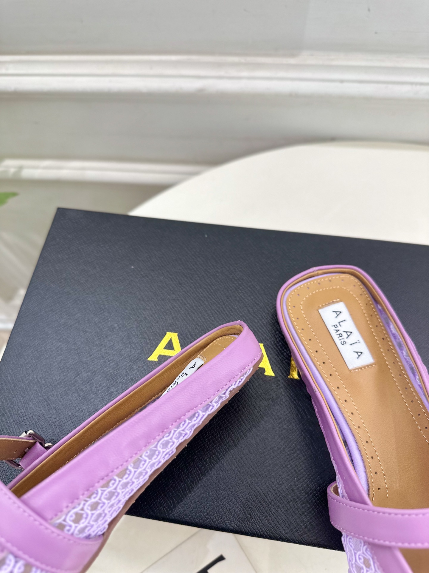 ALAÏA 阿莱亚25SS春夏新品 平底网面穆勒半拖鞋
—————————
Alaïa作为这两年最受欢迎