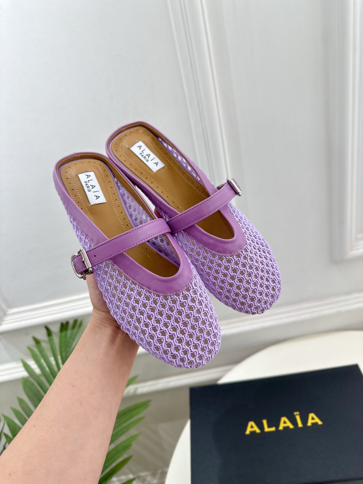 ALAÏA 阿莱亚25SS春夏新品 平底网面穆勒半拖鞋
—————————
Alaïa作为这两年最受欢迎