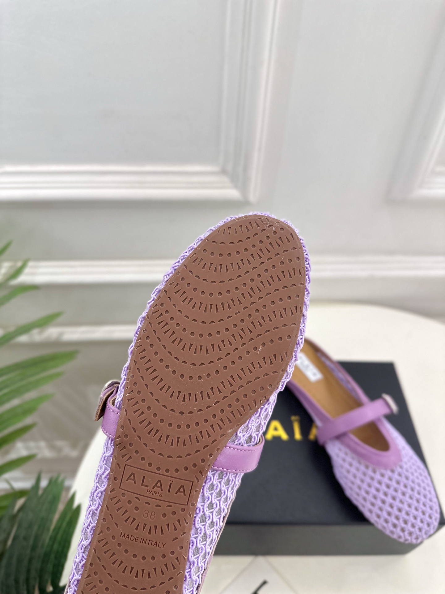 ALAÏA 阿莱亚25SS春夏新品 平底网面穆勒半拖鞋
—————————
Alaïa作为这两年最受欢迎