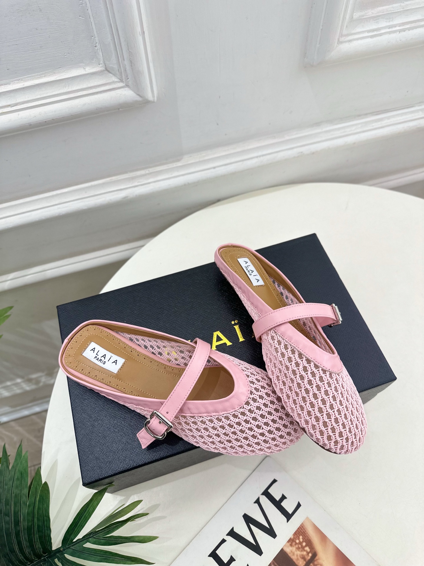 ALAÏA 阿莱亚25SS春夏新品 平底网面穆勒半拖鞋
—————————
Alaïa作为这两年最受欢迎