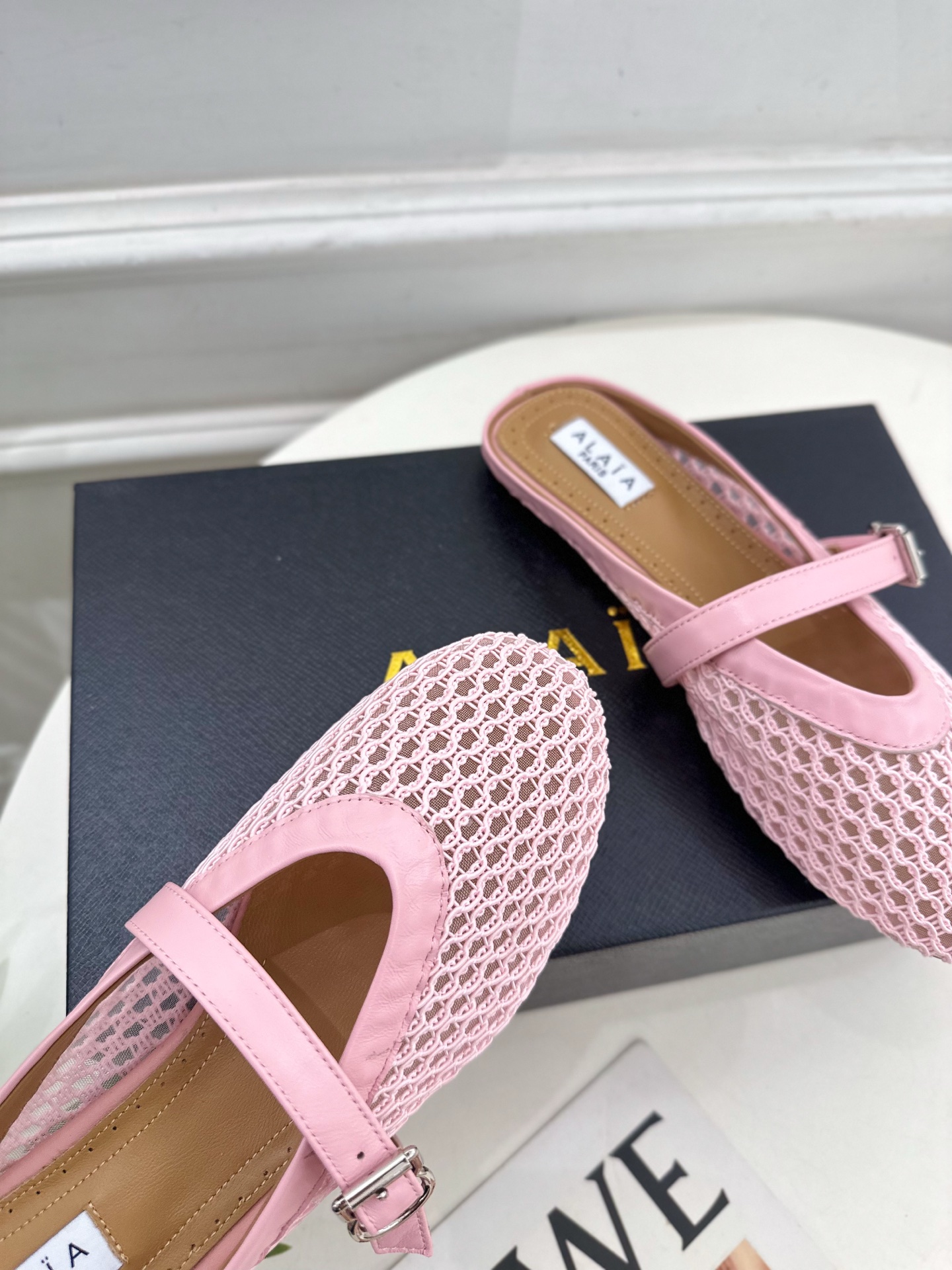 ALAÏA 阿莱亚25SS春夏新品 平底网面穆勒半拖鞋
—————————
Alaïa作为这两年最受欢迎