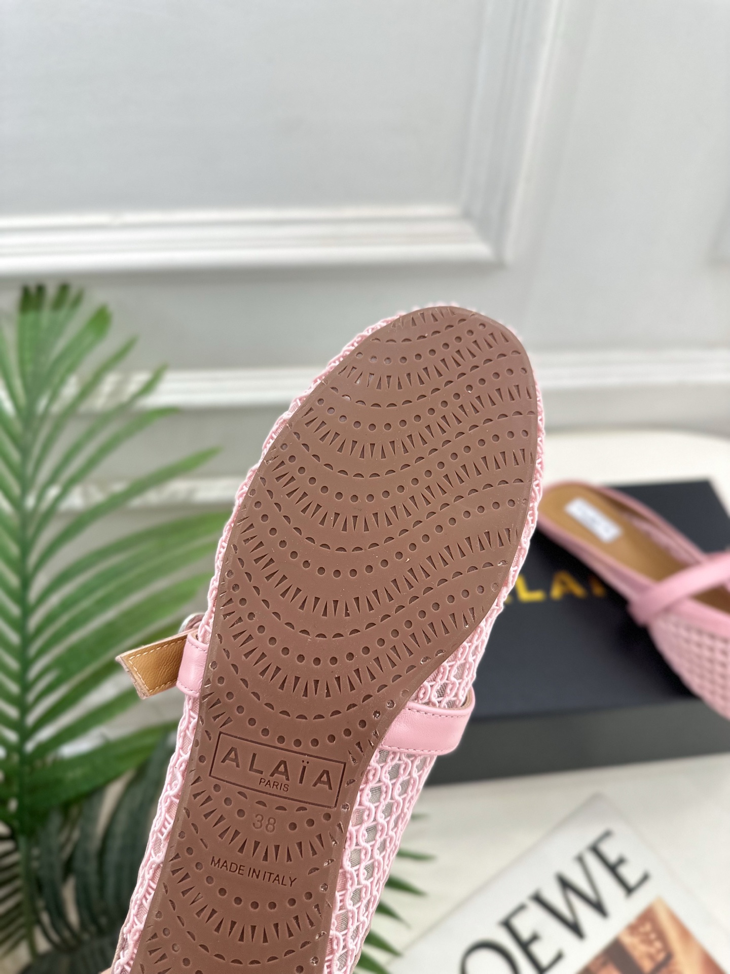 ALAÏA 阿莱亚25SS春夏新品 平底网面穆勒半拖鞋
—————————
Alaïa作为这两年最受欢迎