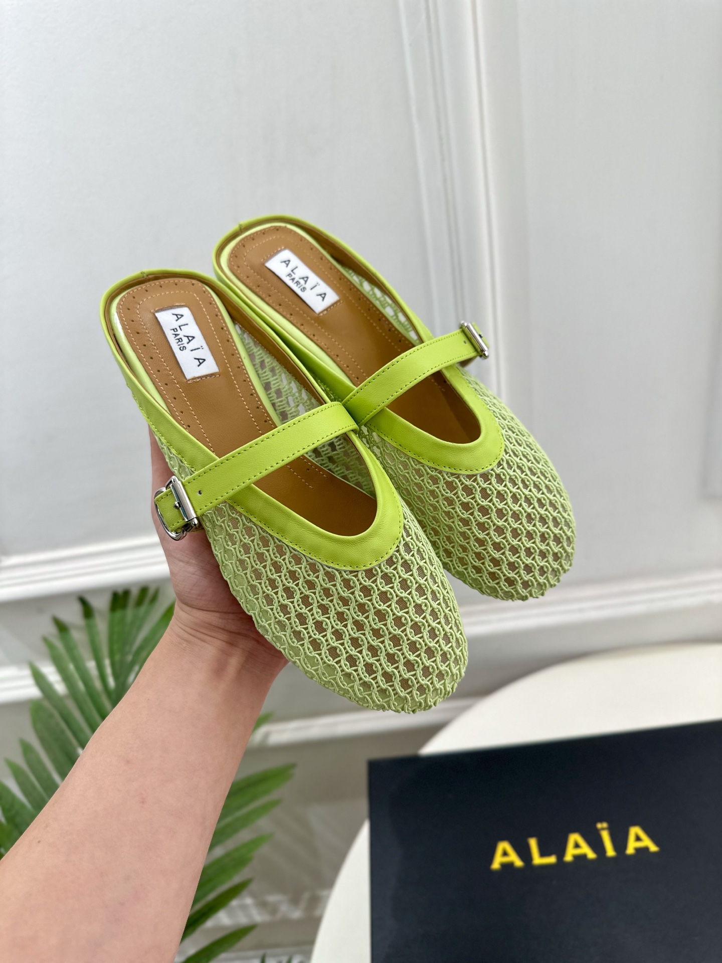 ALAÏA 阿莱亚25SS春夏新品 平底网面穆勒半拖鞋
—————————
Alaïa作为这两年最受欢迎