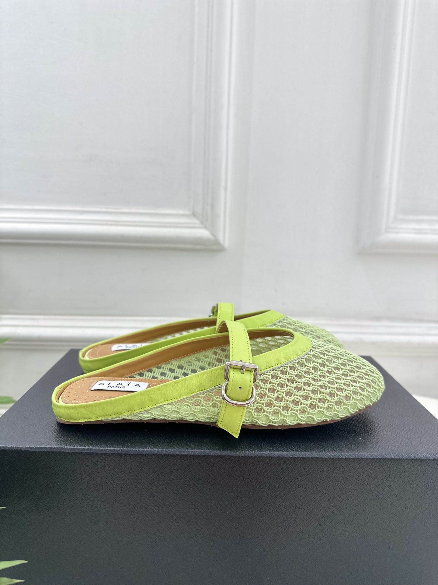 ALAÏA 阿莱亚25SS春夏新品 平底网面穆勒半拖鞋
—————————
Alaïa作为这两年最受欢迎