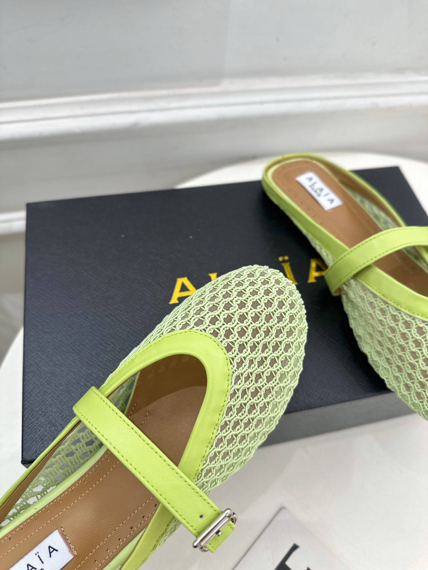 ALAÏA 阿莱亚25SS春夏新品 平底网面穆勒半拖鞋
—————————
Alaïa作为这两年最受欢迎