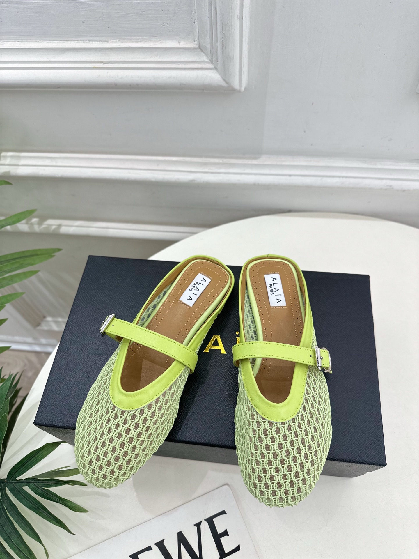 ALAÏA 阿莱亚25SS春夏新品 平底网面穆勒半拖鞋
—————————
Alaïa作为这两年最受欢迎