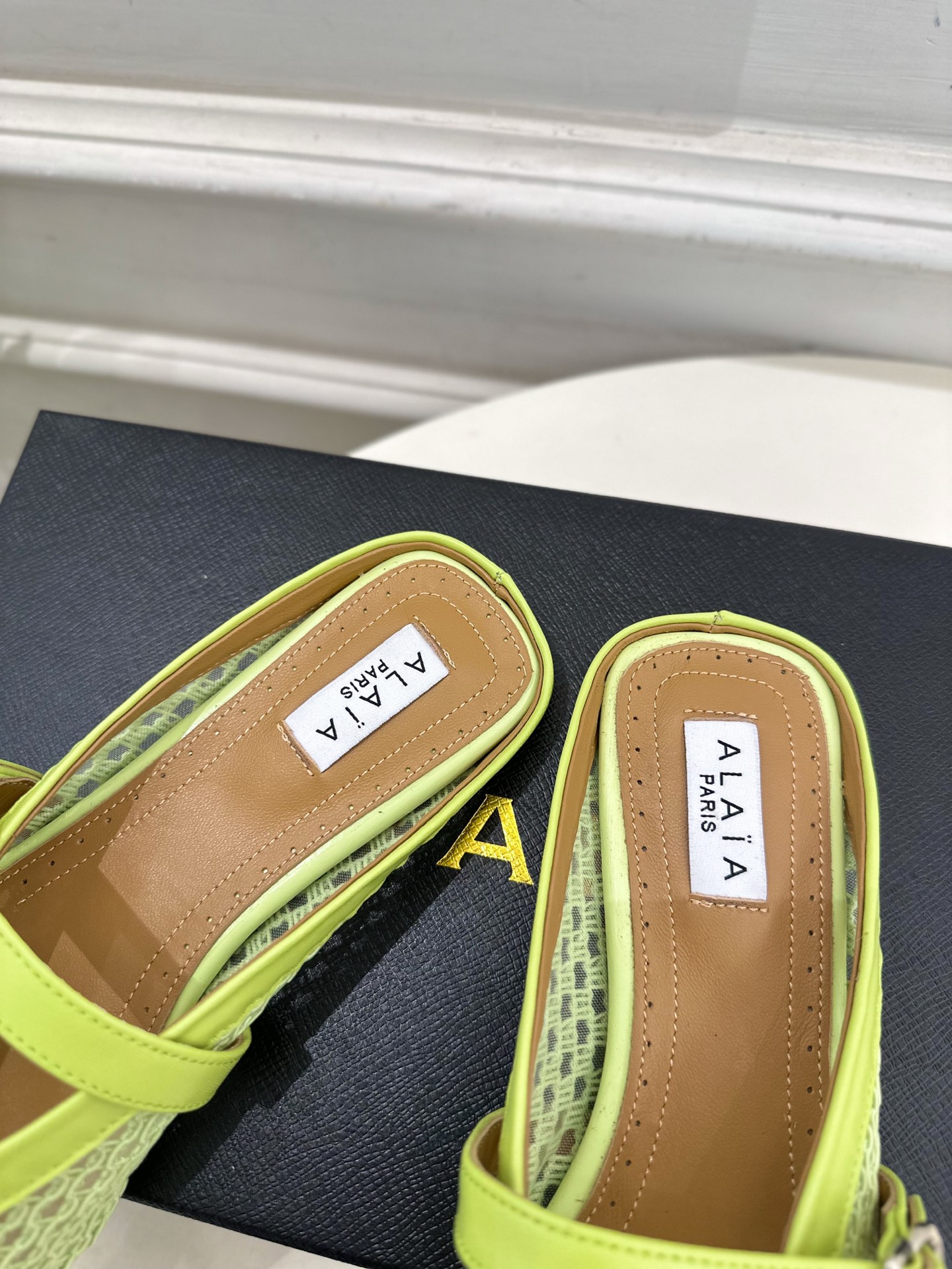 ALAÏA 阿莱亚25SS春夏新品 平底网面穆勒半拖鞋
—————————
Alaïa作为这两年最受欢迎