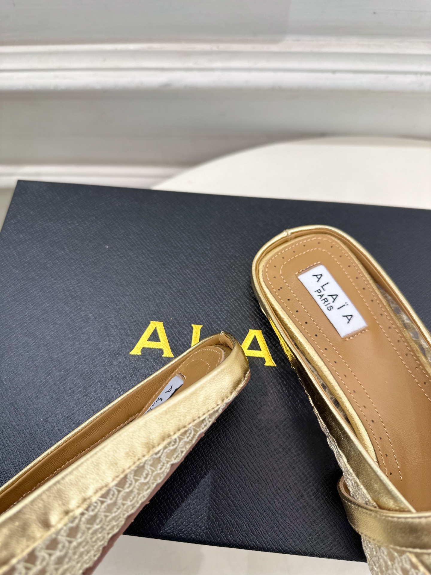 ALAÏA 阿莱亚25SS春夏新品 平底网面穆勒半拖鞋
—————————
Alaïa作为这两年最受欢迎