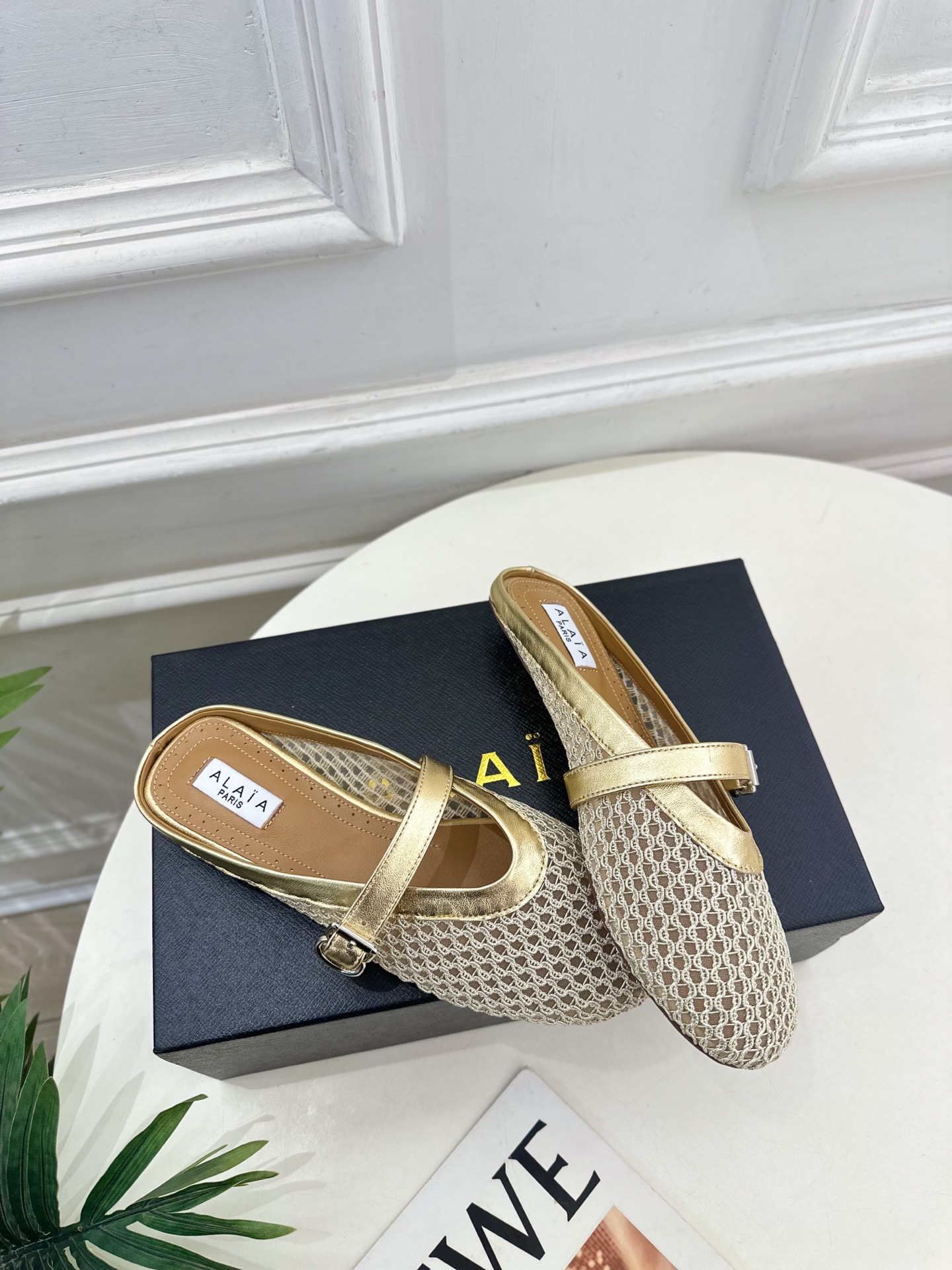ALAÏA 阿莱亚25SS春夏新品 平底网面穆勒半拖鞋
—————————
Alaïa作为这两年最受欢迎