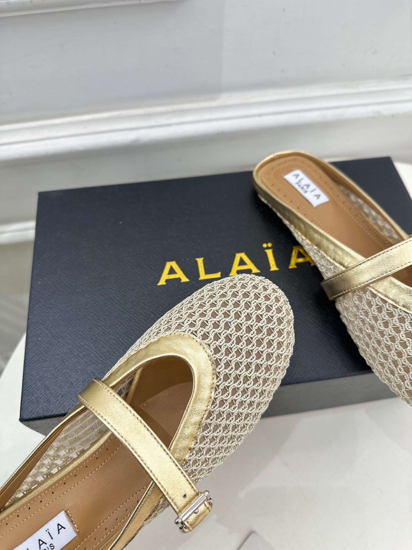 ALAÏA 阿莱亚25SS春夏新品 平底网面穆勒半拖鞋
—————————
Alaïa作为这两年最受欢迎