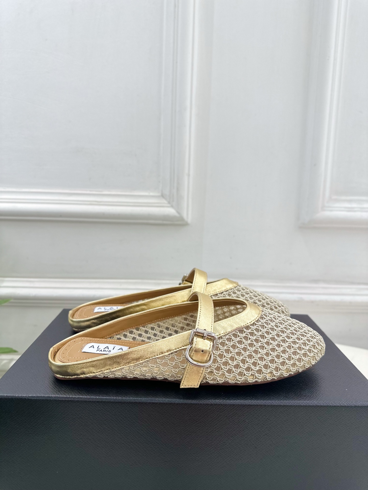 ALAÏA 阿莱亚25SS春夏新品 平底网面穆勒半拖鞋
—————————
Alaïa作为这两年最受欢迎