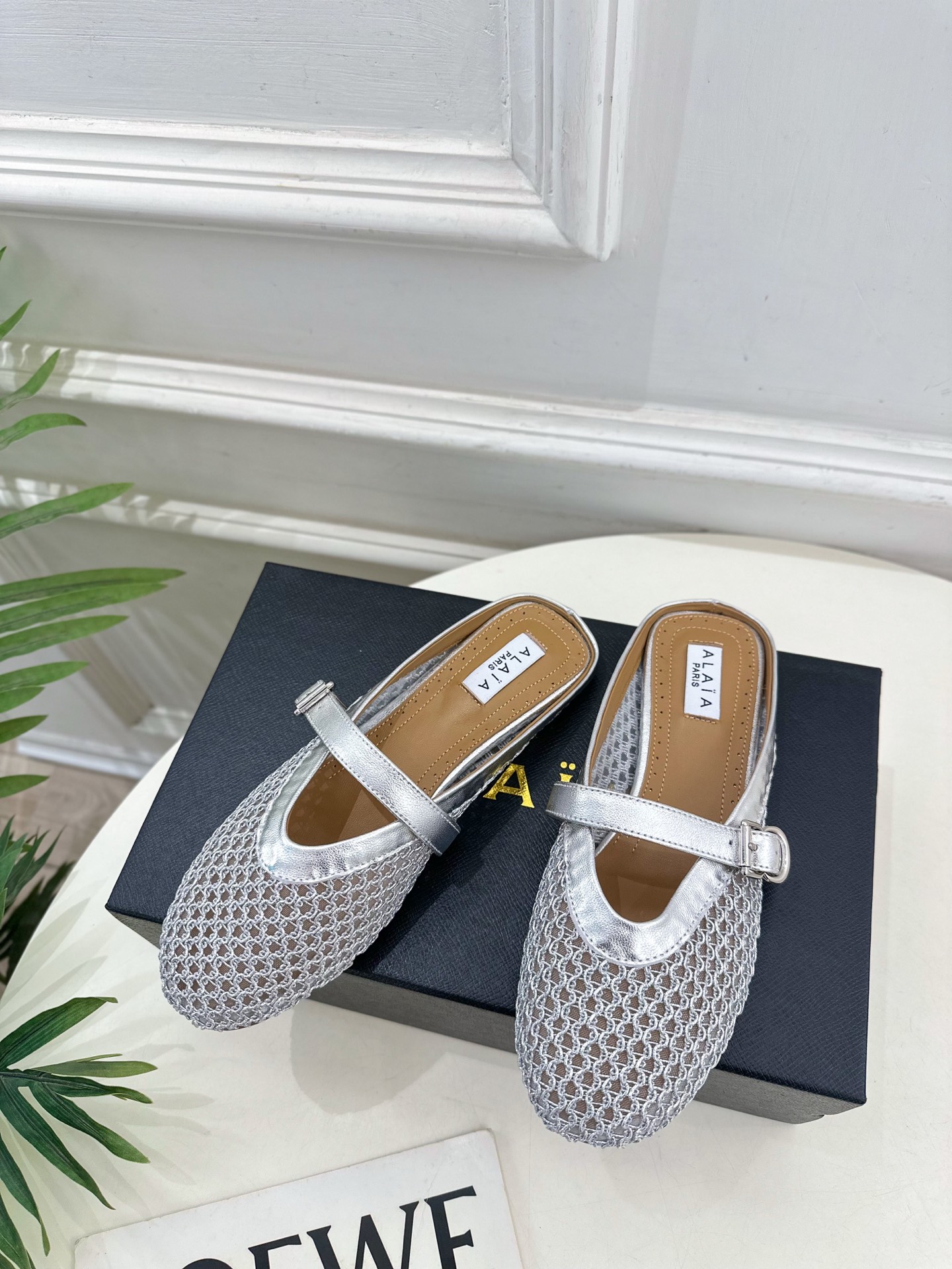 ALAÏA 阿莱亚25SS春夏新品 平底网面穆勒半拖鞋
—————————
Alaïa作为这两年最受欢迎