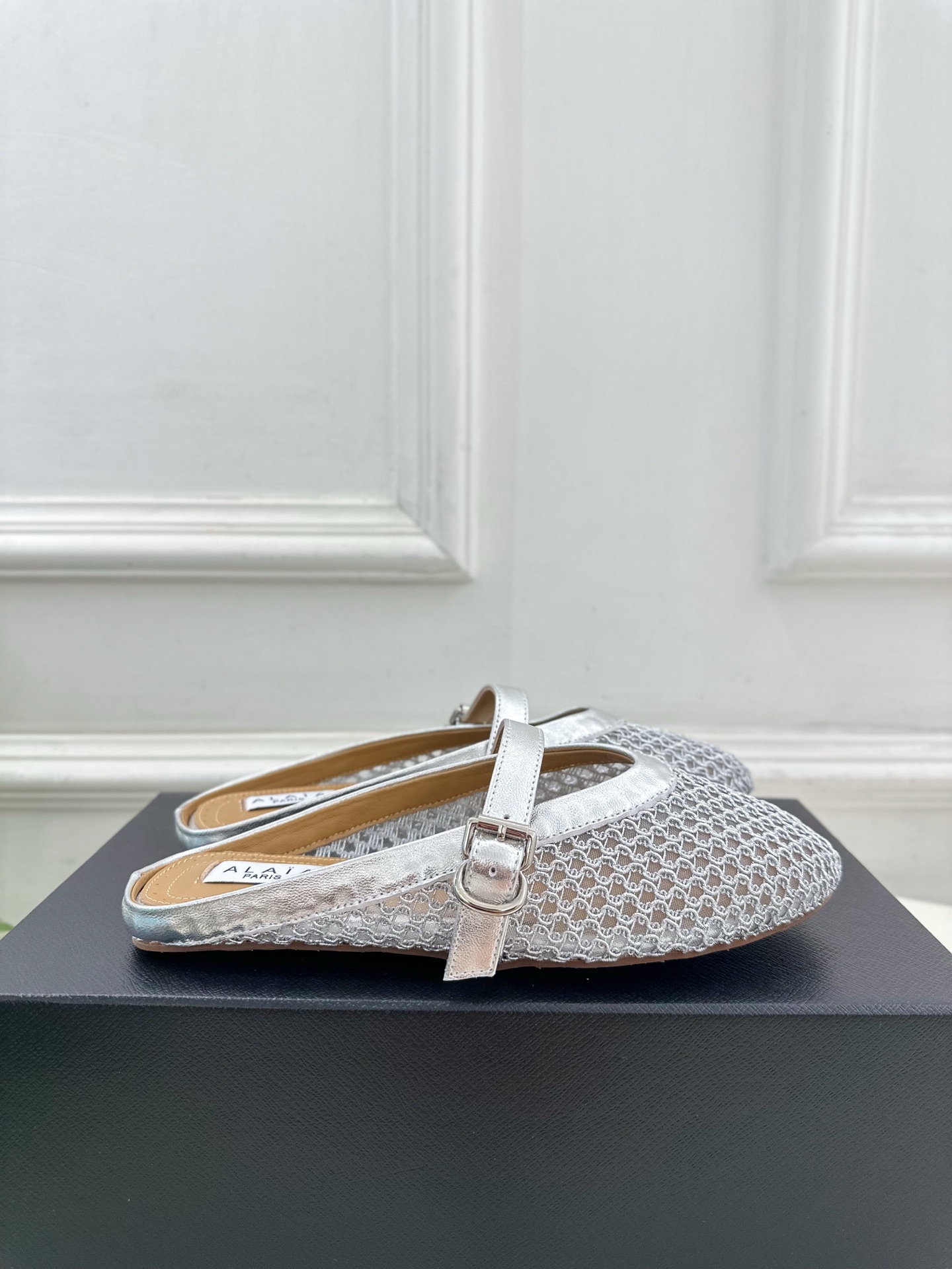 ALAÏA 阿莱亚25SS春夏新品 平底网面穆勒半拖鞋
—————————
Alaïa作为这两年最受欢迎