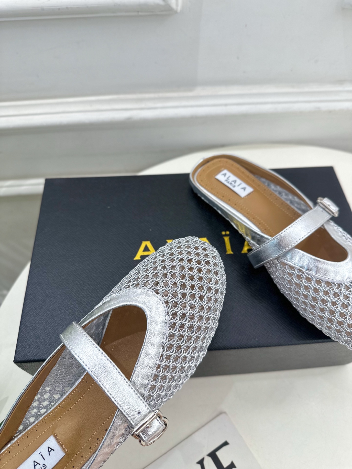 ALAÏA 阿莱亚25SS春夏新品 平底网面穆勒半拖鞋
—————————
Alaïa作为这两年最受欢迎