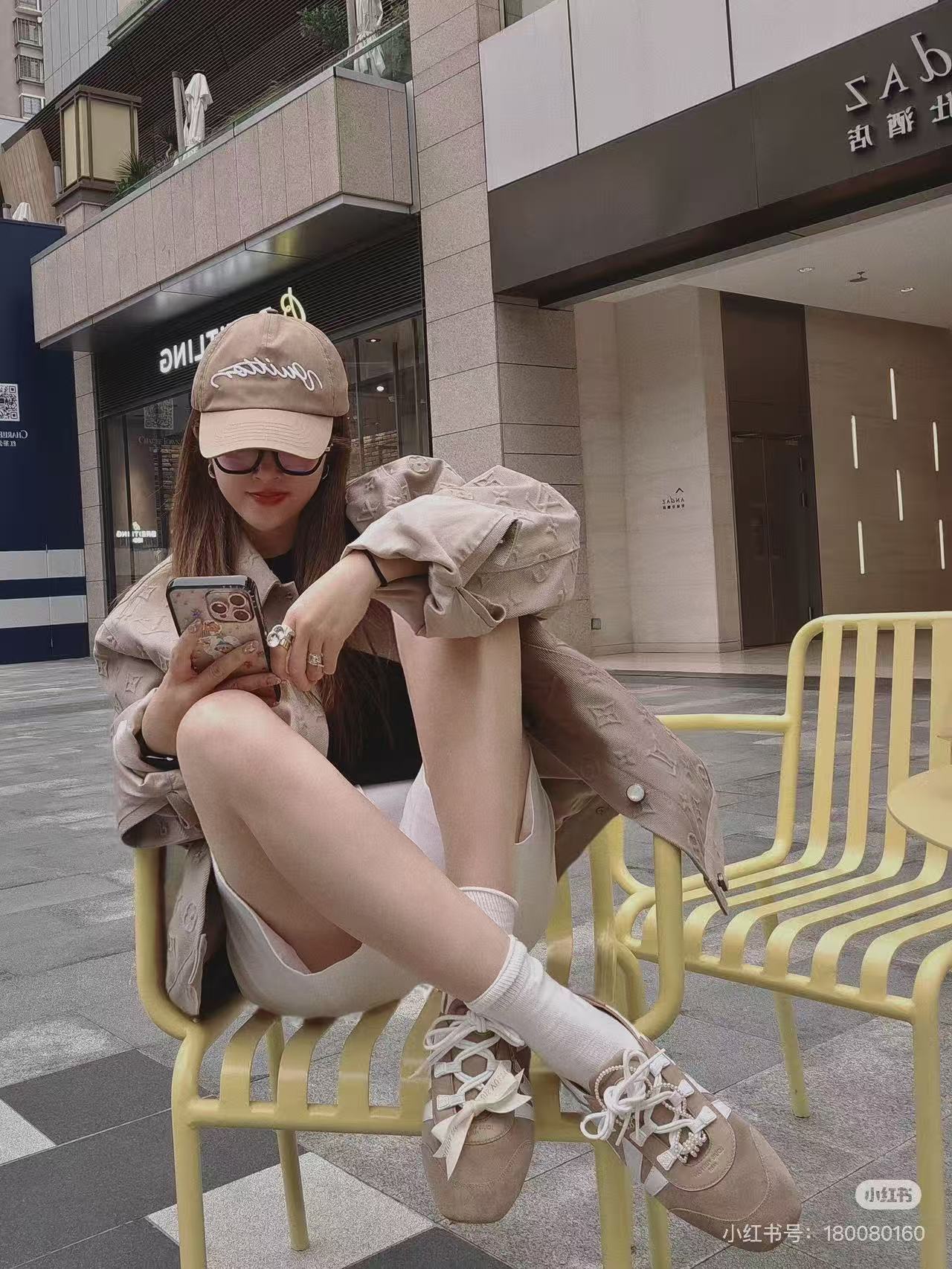 NO:403709,Footwear demonstration, casual shoes/sports shoes, sneakers19860909上脚示范,休闲鞋/运动鞋,sneakers,Women's Shoes