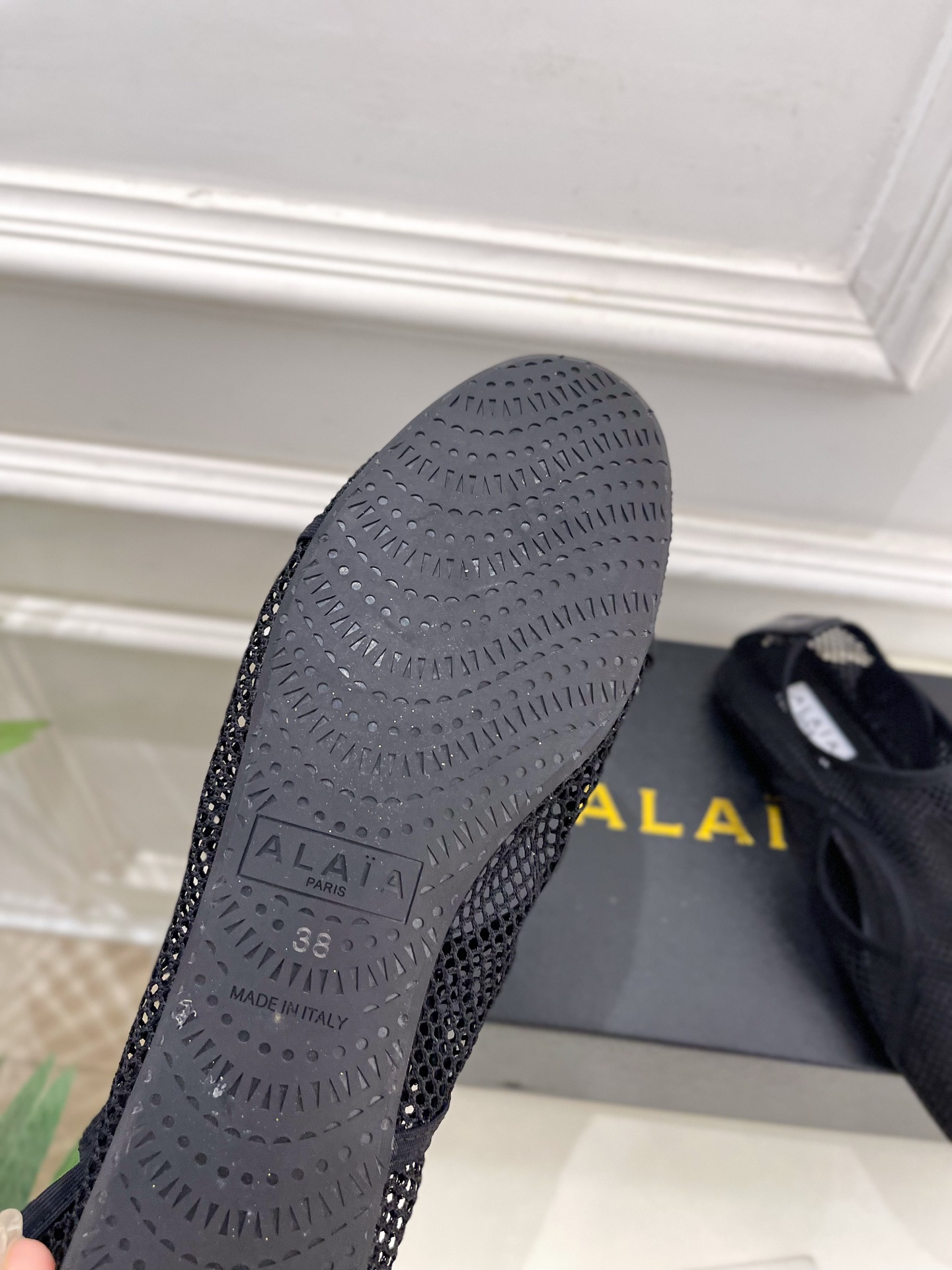 ALAÏA 阿莱亚25SS春夏新品 渔网芭蕾平底鞋
—————————
Alaïa作为这两年最受欢迎的鬼