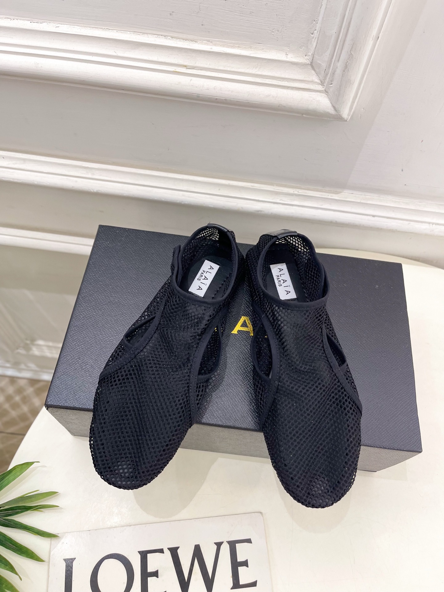 ALAÏA 阿莱亚25SS春夏新品 渔网芭蕾平底鞋
—————————
Alaïa作为这两年最受欢迎的鬼