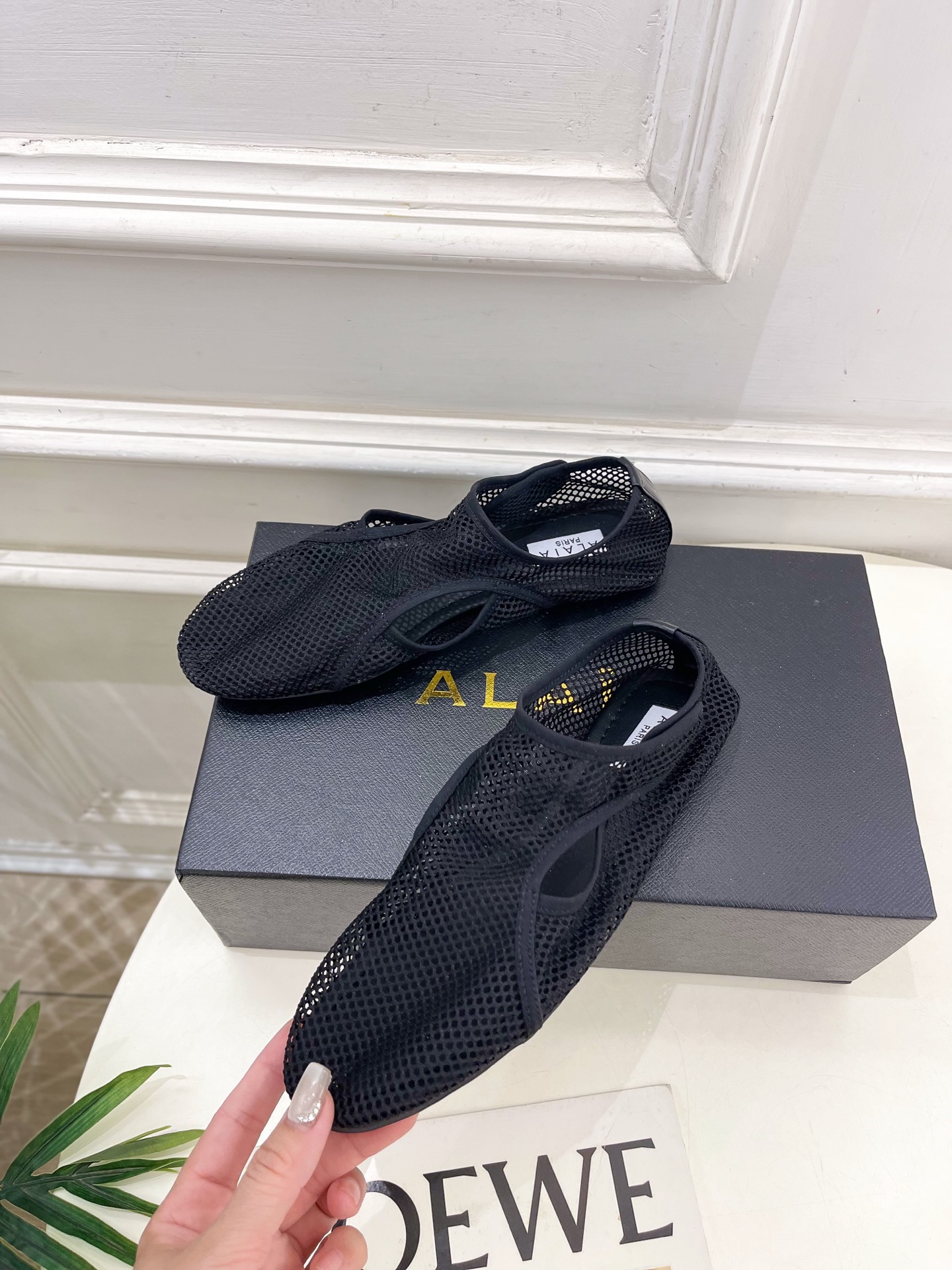 ALAÏA 阿莱亚25SS春夏新品 渔网芭蕾平底鞋
—————————
Alaïa作为这两年最受欢迎的鬼