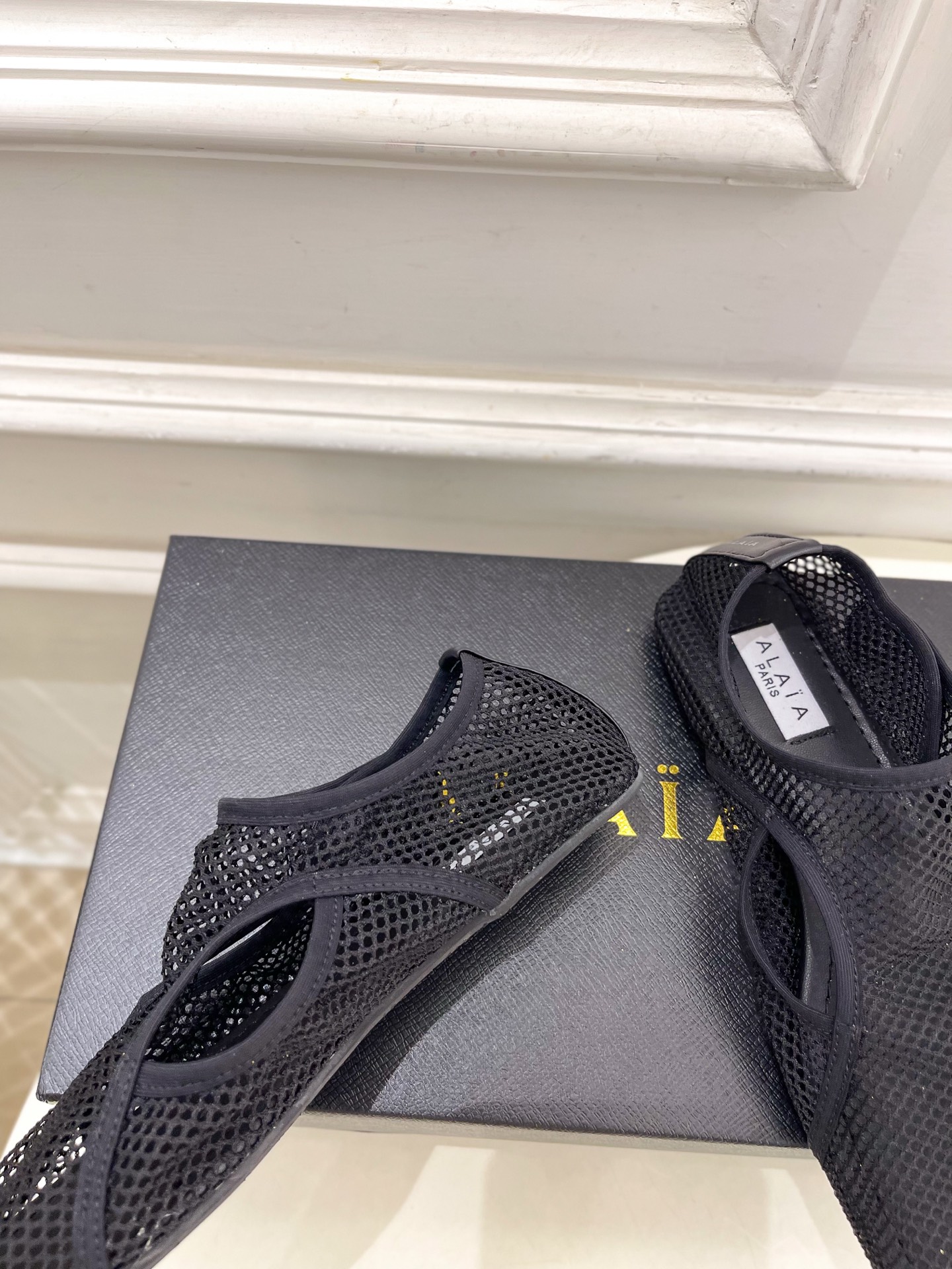 ALAÏA 阿莱亚25SS春夏新品 渔网芭蕾平底鞋
—————————
Alaïa作为这两年最受欢迎的鬼