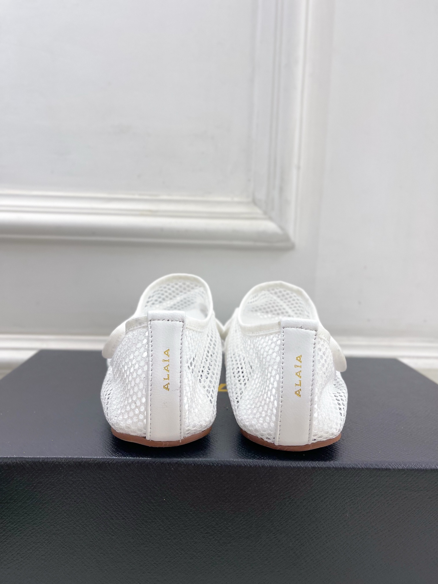 ALAÏA 阿莱亚25SS春夏新品 渔网芭蕾平底鞋
—————————
Alaïa作为这两年最受欢迎的鬼