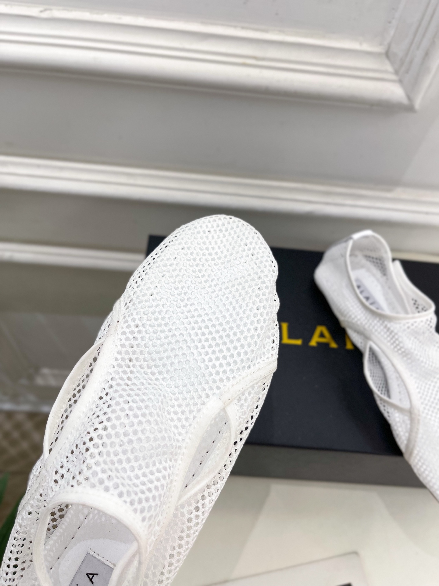 ALAÏA 阿莱亚25SS春夏新品 渔网芭蕾平底鞋
—————————
Alaïa作为这两年最受欢迎的鬼