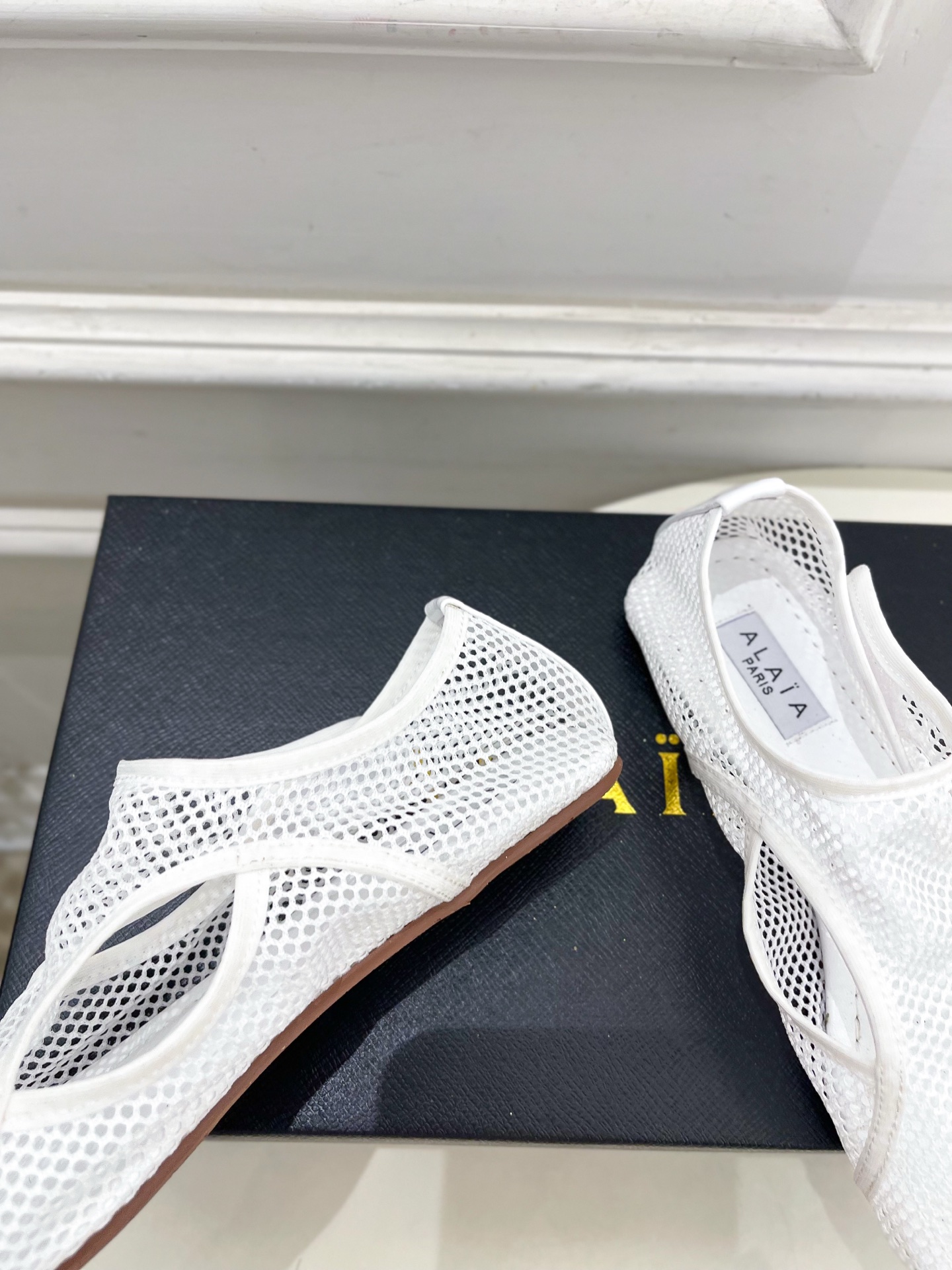 ALAÏA 阿莱亚25SS春夏新品 渔网芭蕾平底鞋
—————————
Alaïa作为这两年最受欢迎的鬼