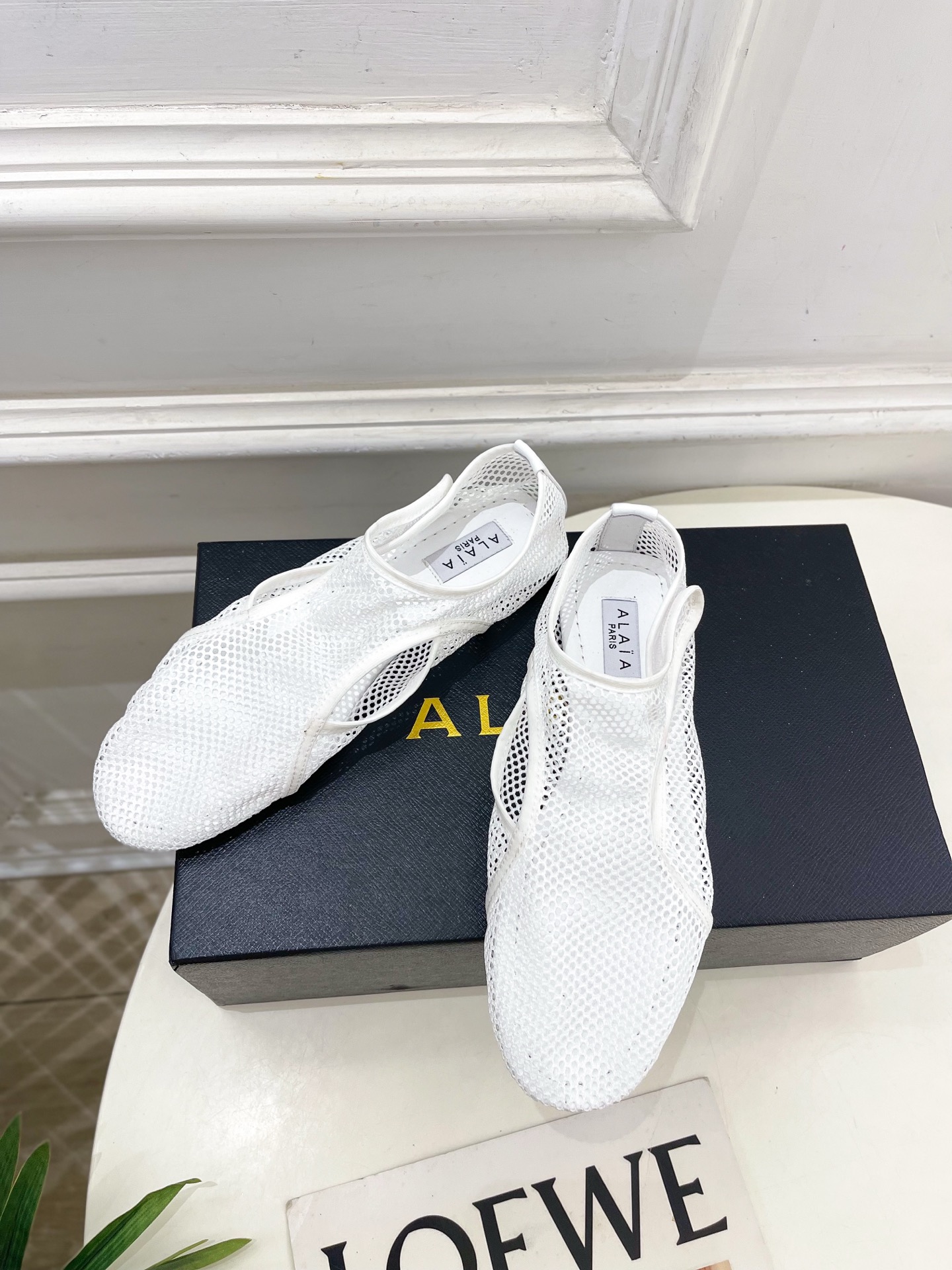 ALAÏA 阿莱亚25SS春夏新品 渔网芭蕾平底鞋
—————————
Alaïa作为这两年最受欢迎的鬼