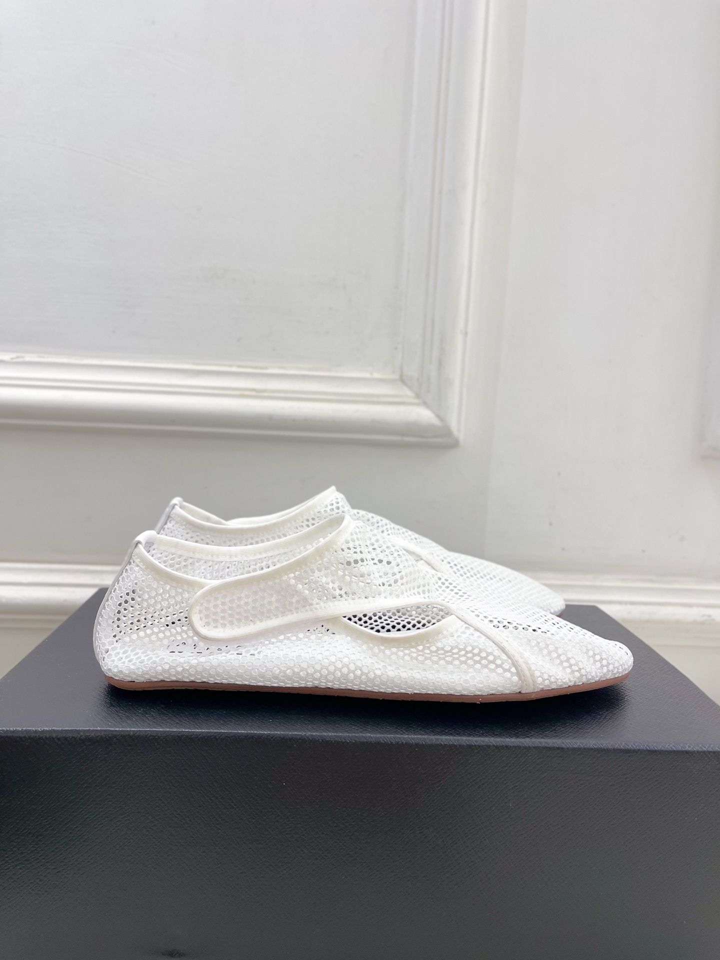 ALAÏA 阿莱亚25SS春夏新品 渔网芭蕾平底鞋
—————————
Alaïa作为这两年最受欢迎的鬼