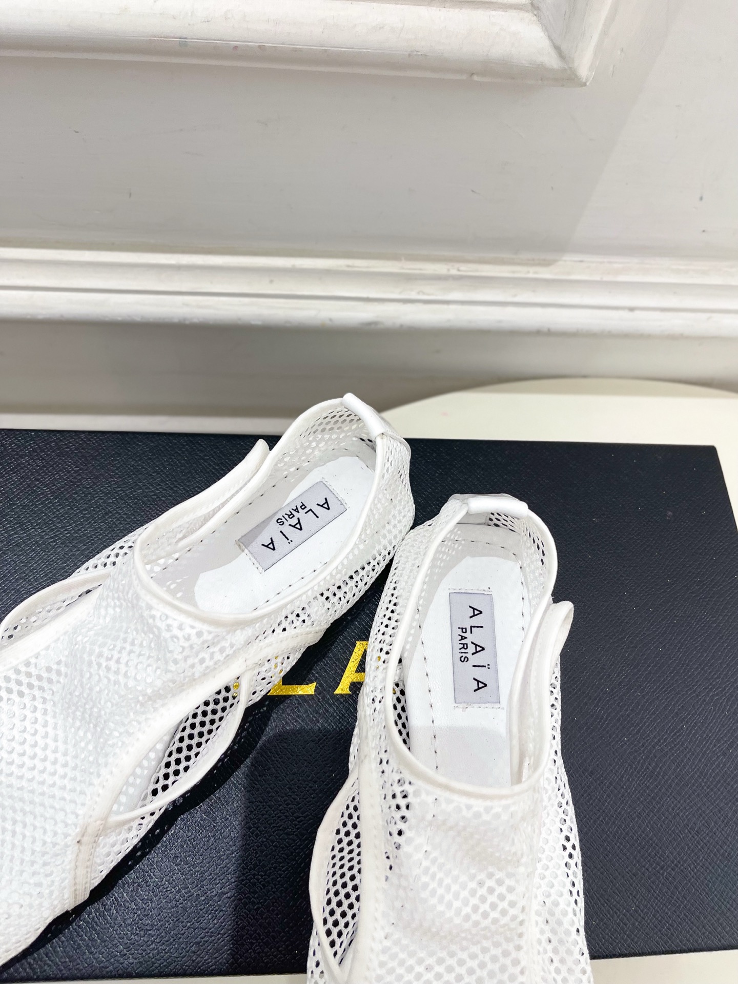 ALAÏA 阿莱亚25SS春夏新品 渔网芭蕾平底鞋
—————————
Alaïa作为这两年最受欢迎的鬼
