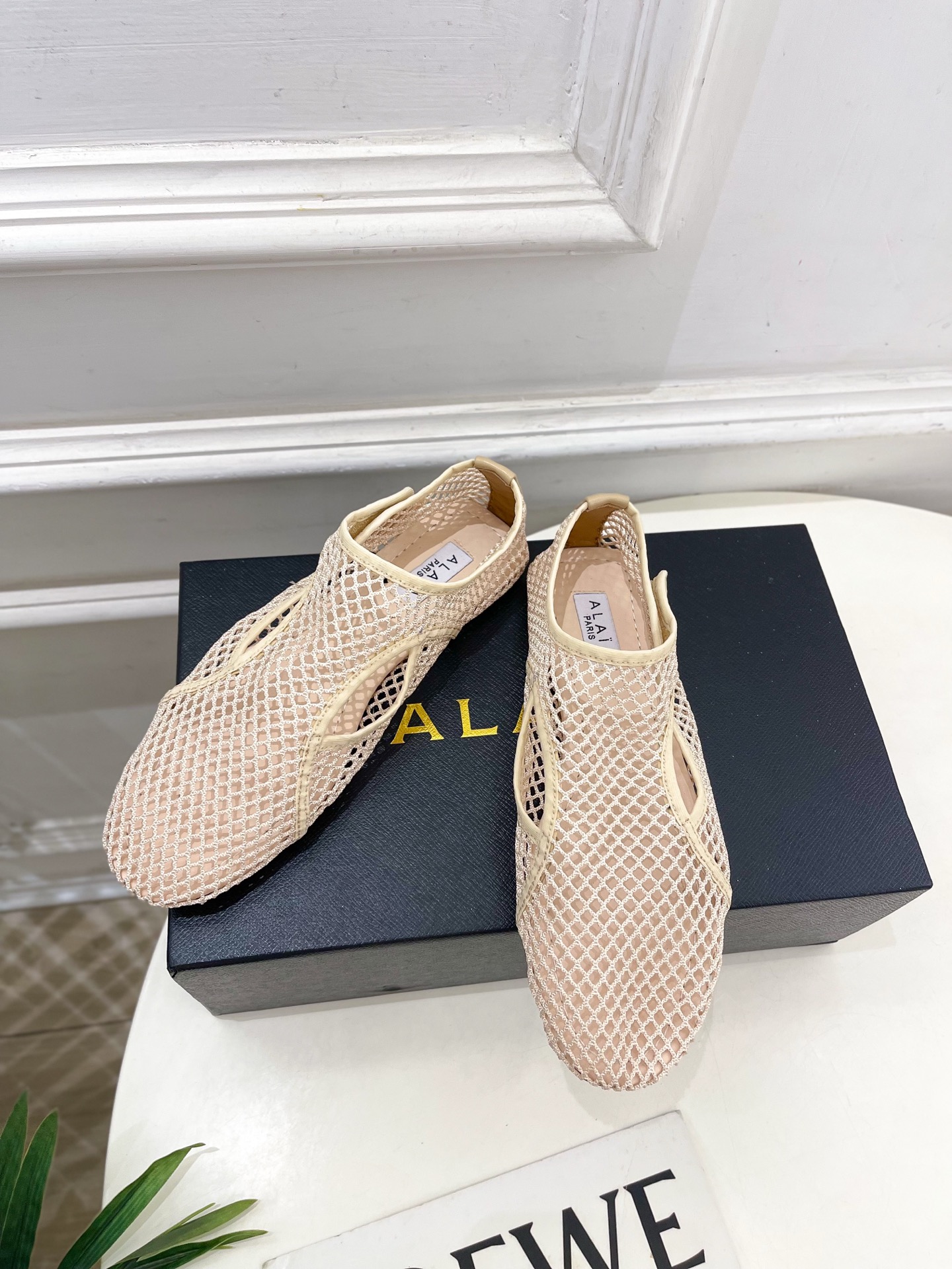 ALAÏA 阿莱亚25SS春夏新品 渔网芭蕾平底鞋
—————————
Alaïa作为这两年最受欢迎的鬼