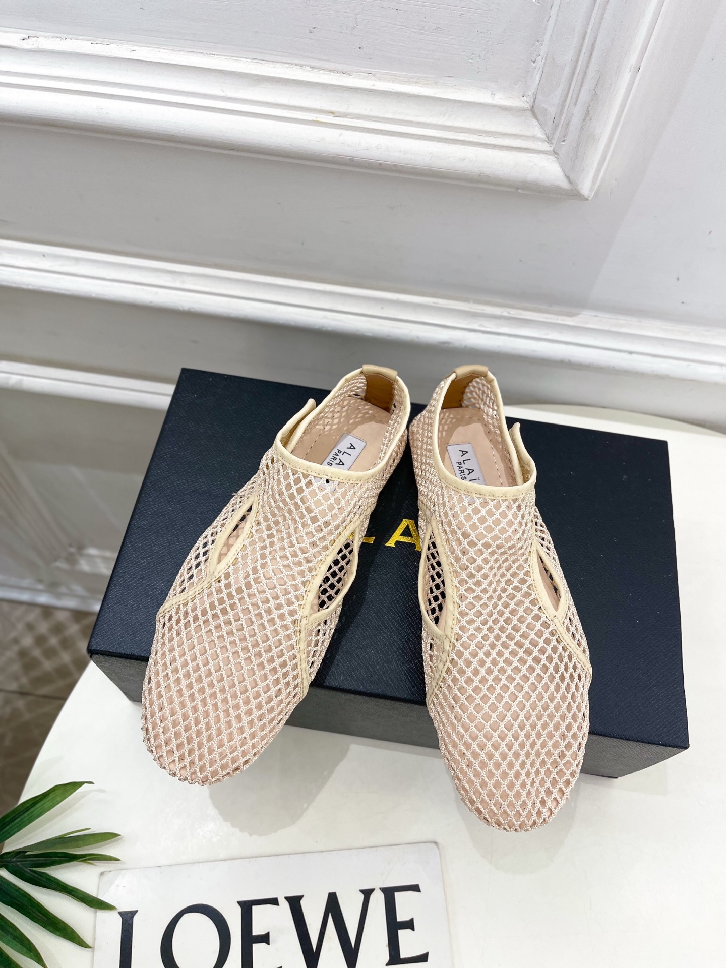ALAÏA 阿莱亚25SS春夏新品 渔网芭蕾平底鞋
—————————
Alaïa作为这两年最受欢迎的鬼