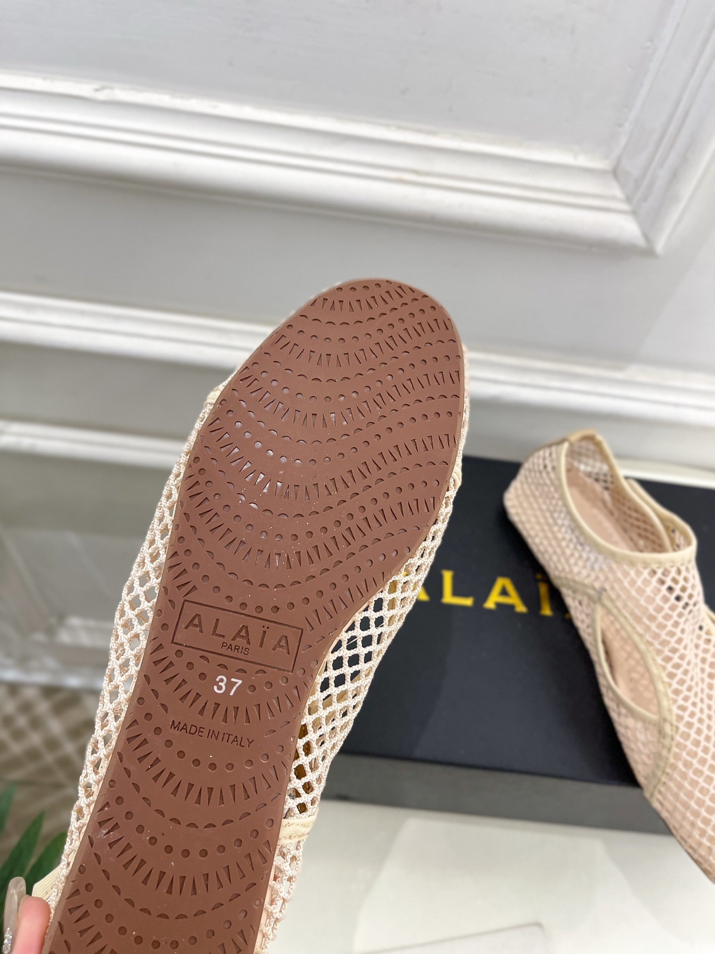ALAÏA 阿莱亚25SS春夏新品 渔网芭蕾平底鞋
—————————
Alaïa作为这两年最受欢迎的鬼