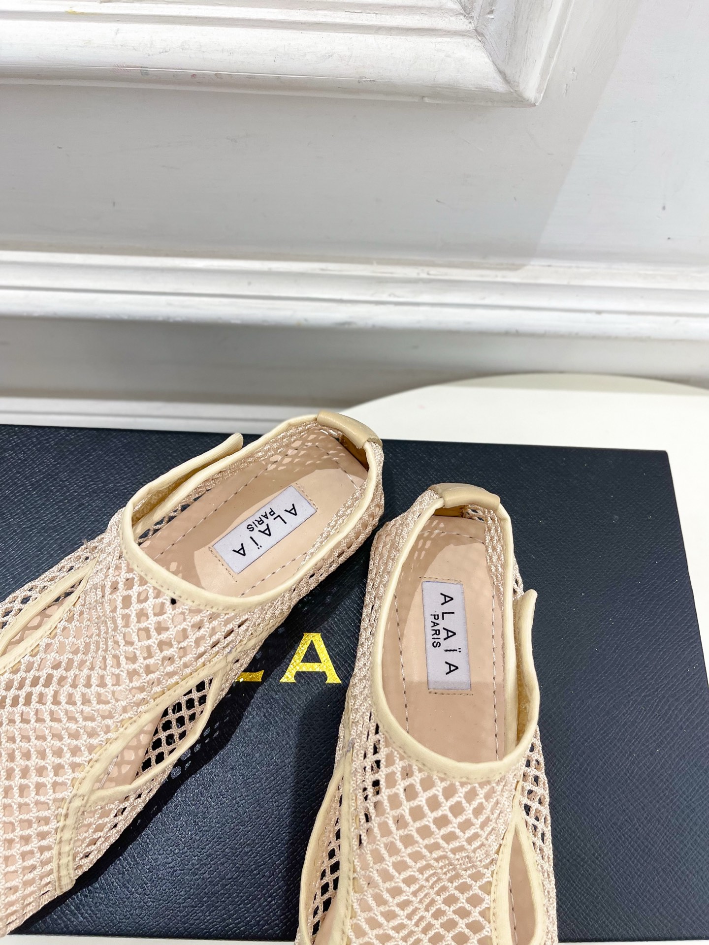 ALAÏA 阿莱亚25SS春夏新品 渔网芭蕾平底鞋
—————————
Alaïa作为这两年最受欢迎的鬼