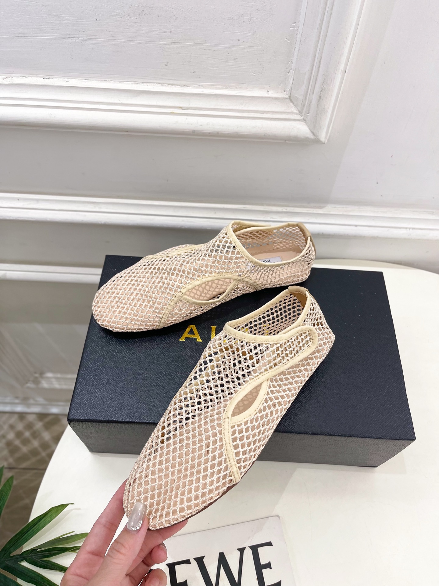 ALAÏA 阿莱亚25SS春夏新品 渔网芭蕾平底鞋
—————————
Alaïa作为这两年最受欢迎的鬼