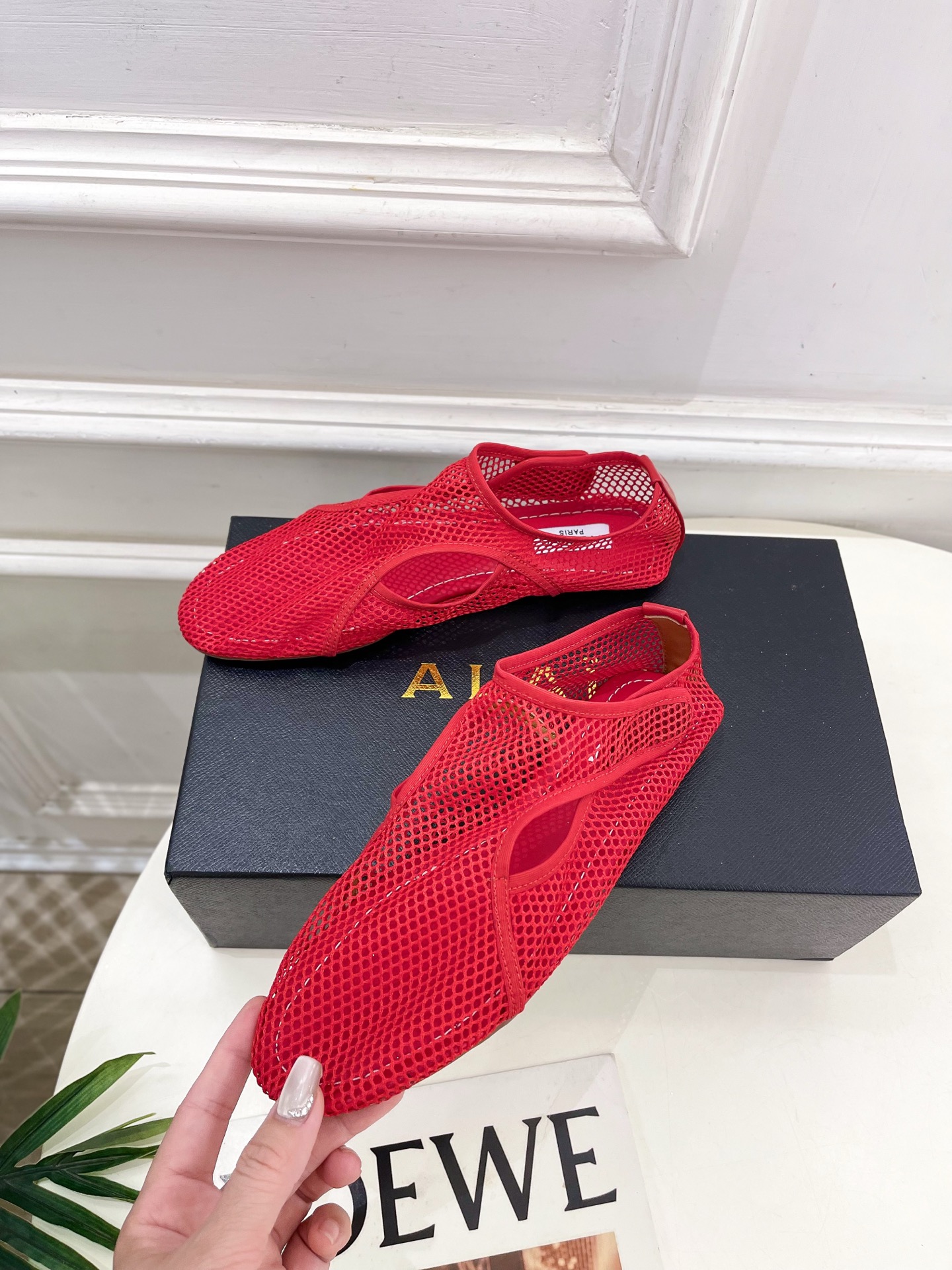 ALAÏA 阿莱亚25SS春夏新品 渔网芭蕾平底鞋
—————————
Alaïa作为这两年最受欢迎的鬼